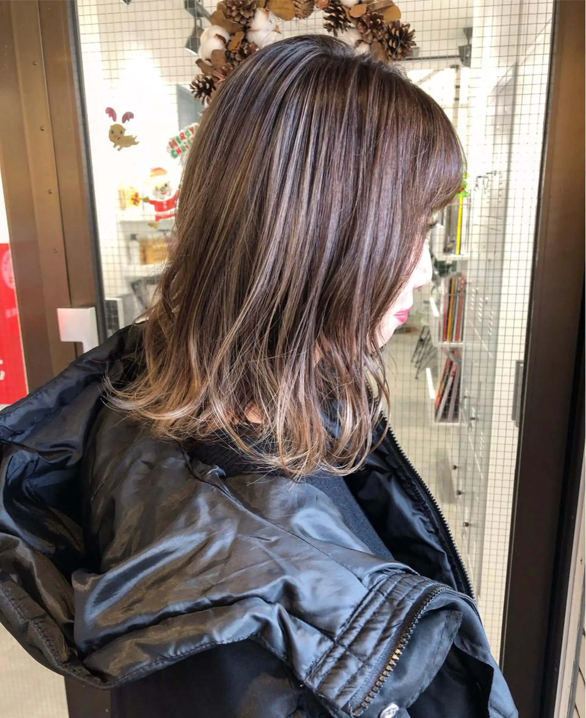 セミロング カラー ハイライトカラー ハイライト ヘアカラー 2nd所属・🤍2nd🤍田所 美希のヘアスタイル