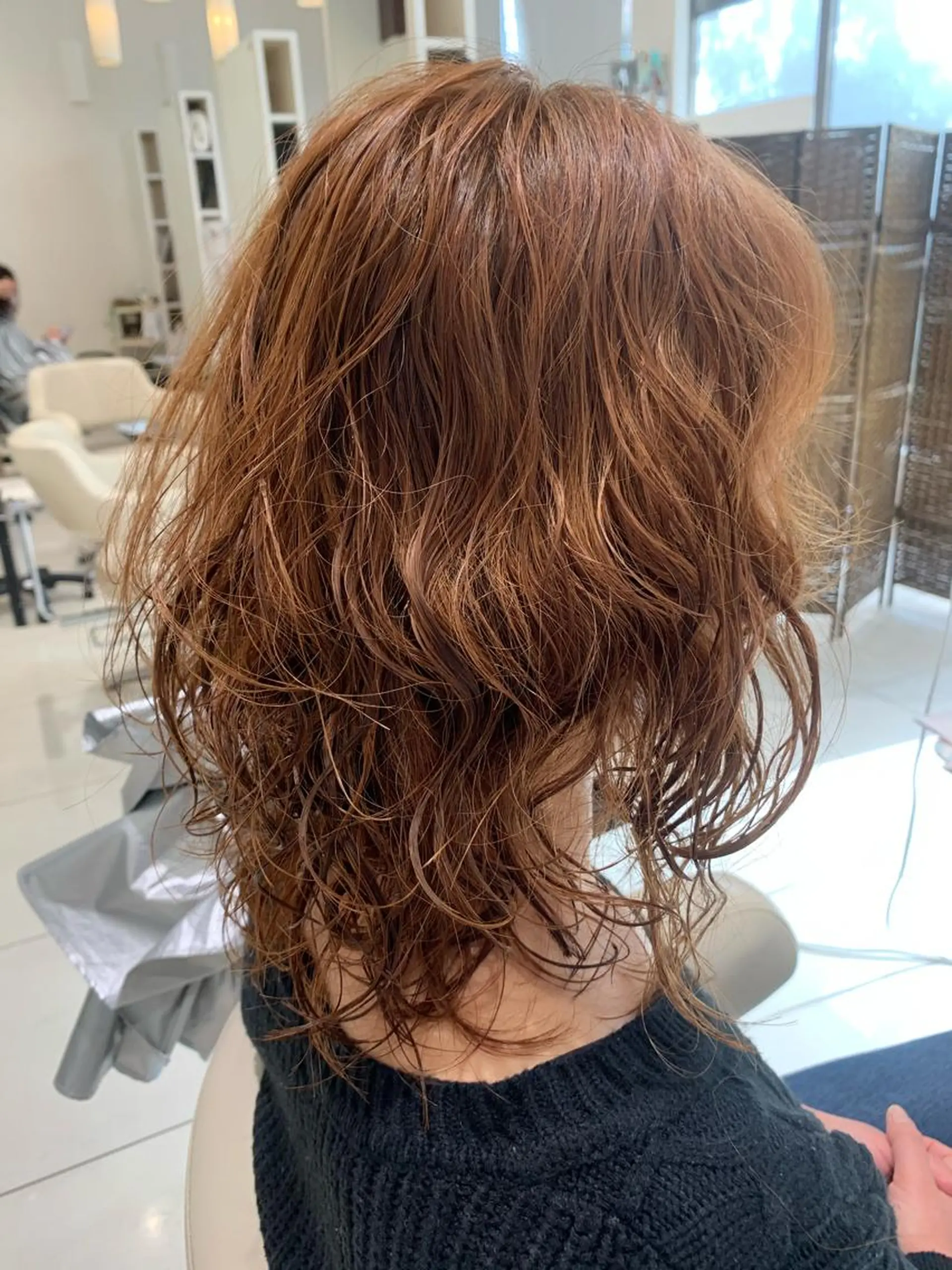 セミロング カット パーマ 柏本 果菜のヘアスタイル