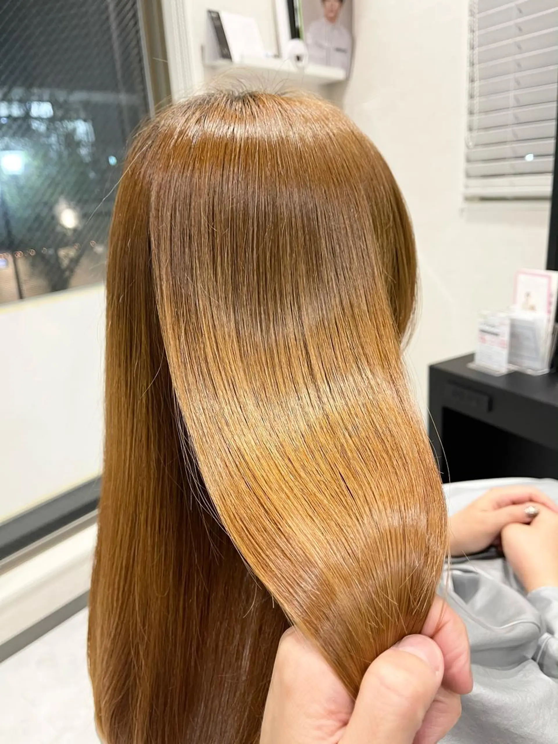 セミロング PERFECTION【パーフェクション】所属・N ミジーのヘアスタイル