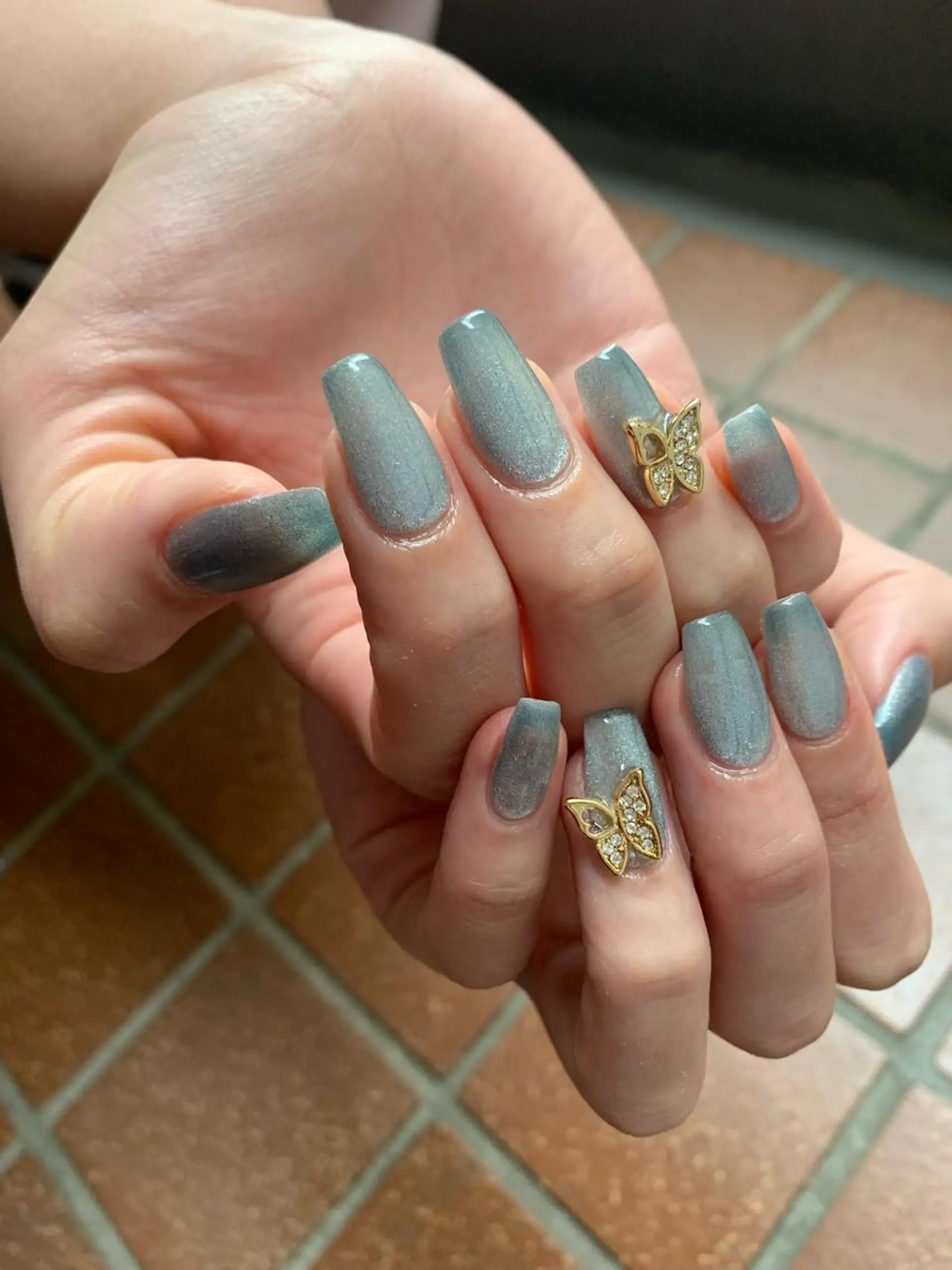 ミディアム ハンドネイル フットネイル ハンドケア Kono Nanamiのネイルデザイン