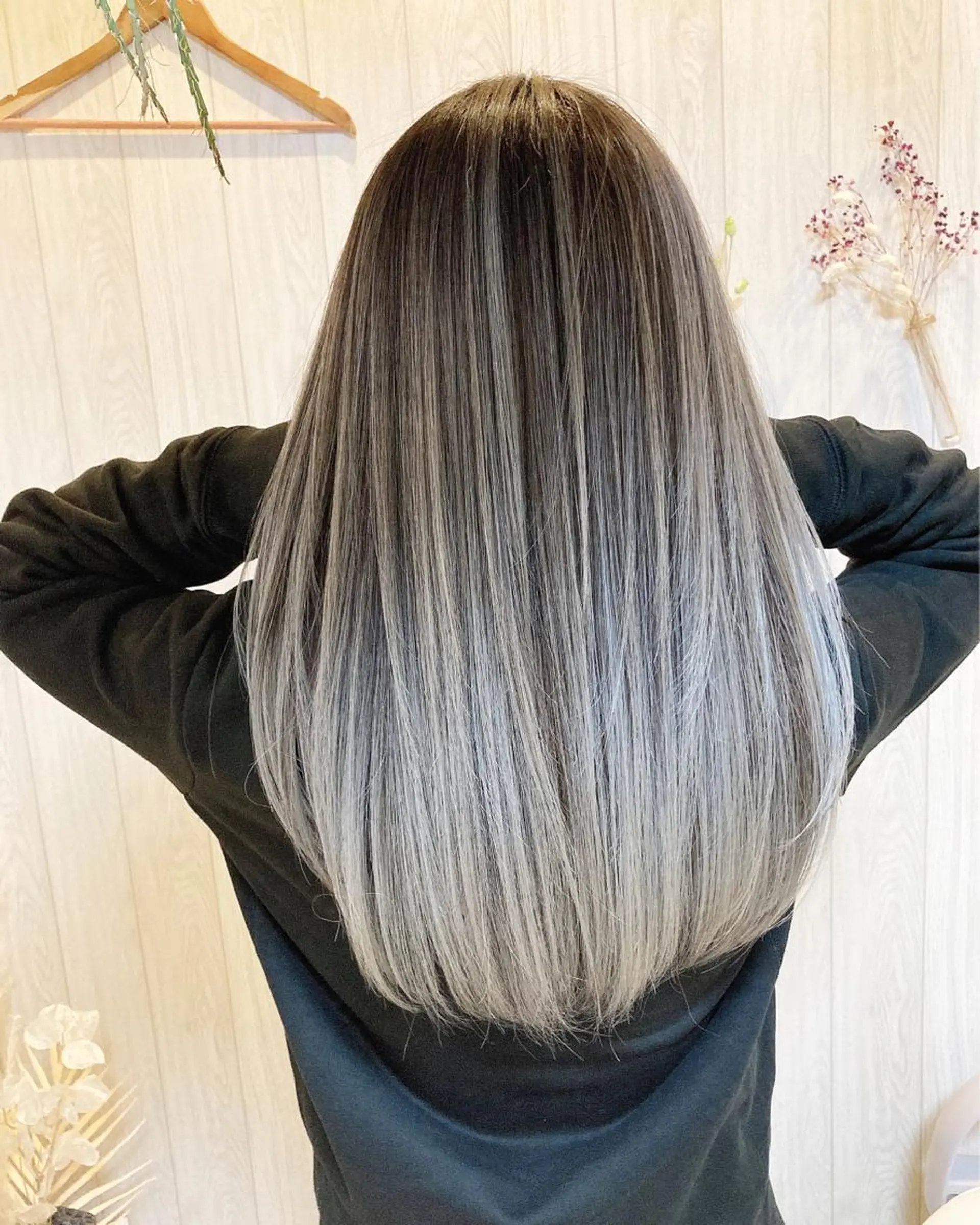 セミロング カラー MERCI所属・マツモト コウダイのヘアスタイル