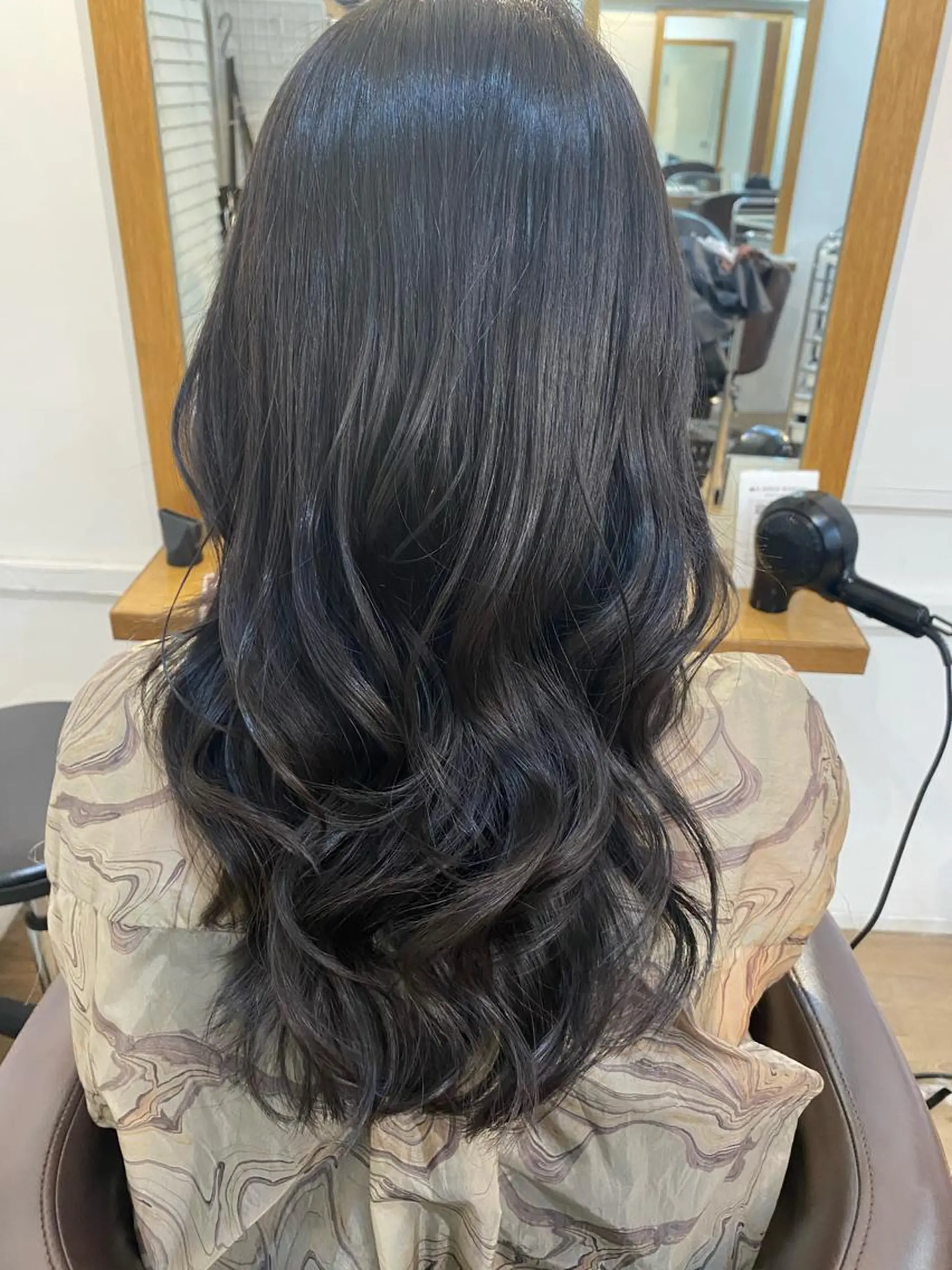 ロング カラー カット ヘアカラー トリートメント ヘアセット 美髪/髪質改善 顔周り/透明感カラーのヘアスタイル