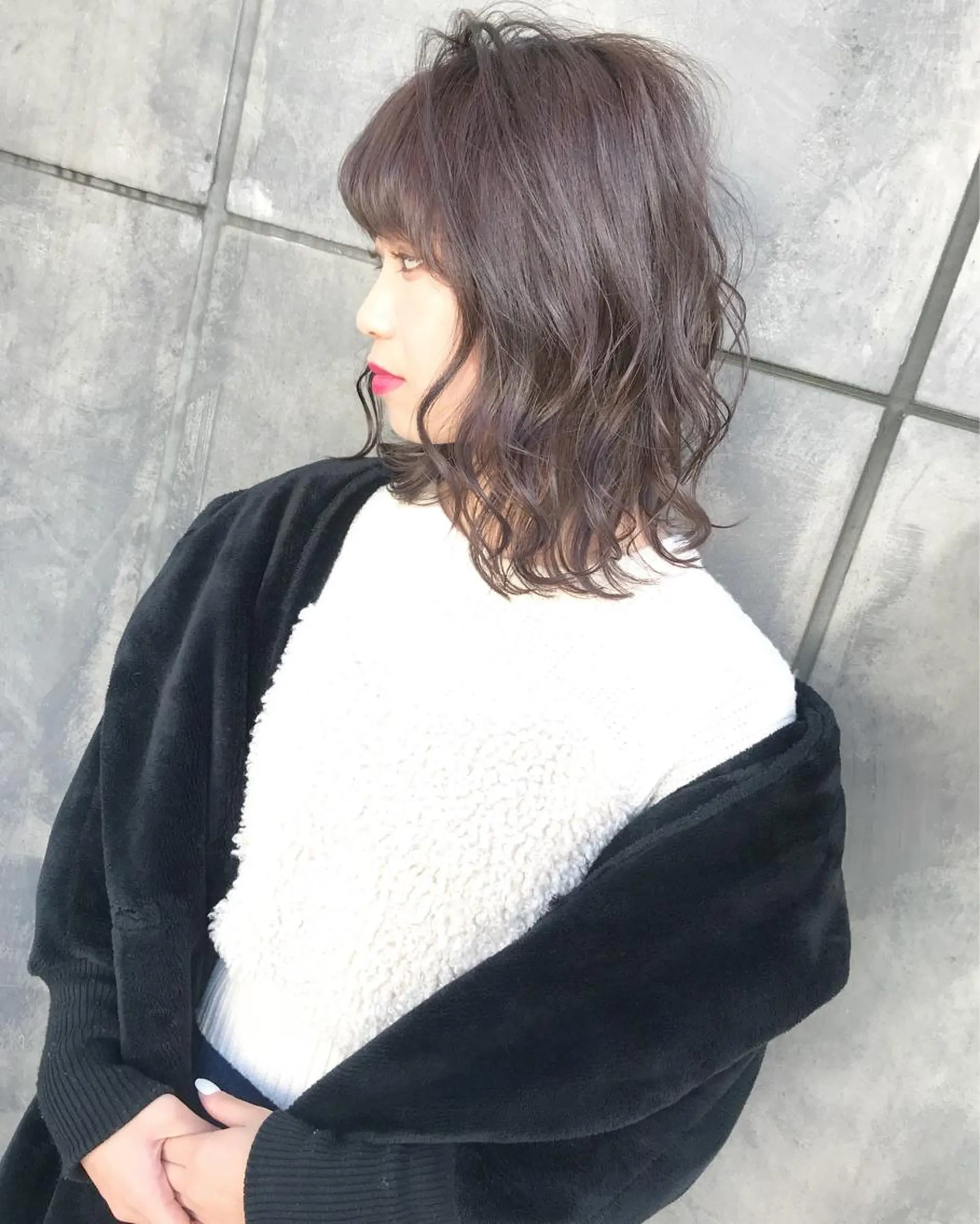 ミディアム カラー グレージュ ラベンダーカラー ラベンダーグレージュ ラベンダーグレー TOMOYAレイヤー ブリーチ縮毛矯正のヘアスタイル