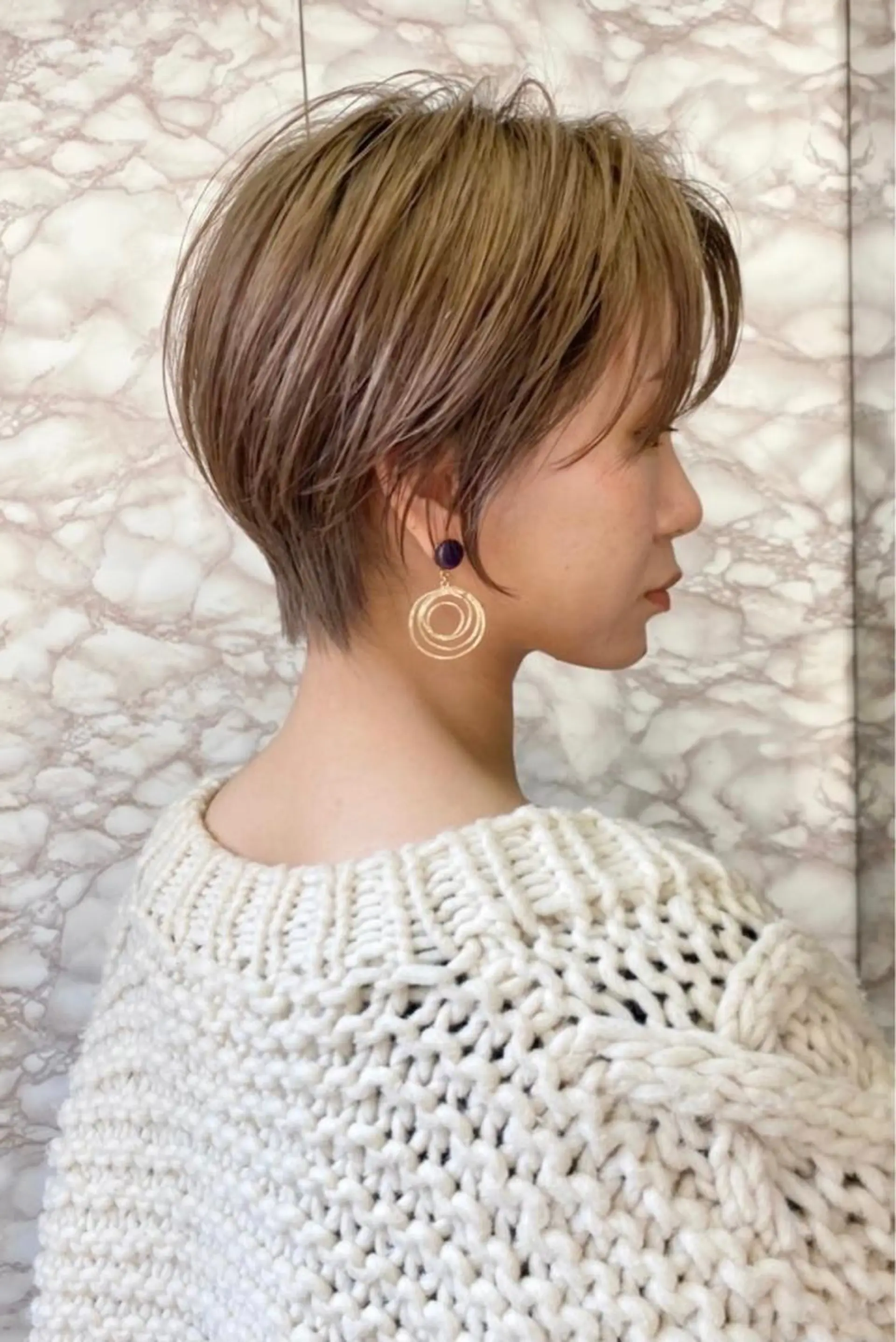 ショート カラー ヘアアレンジ ベージュカラー ラテベージュ シャギー ショートヘア ヘアカラー トリートメント 山崎 澪のヘアスタイル
