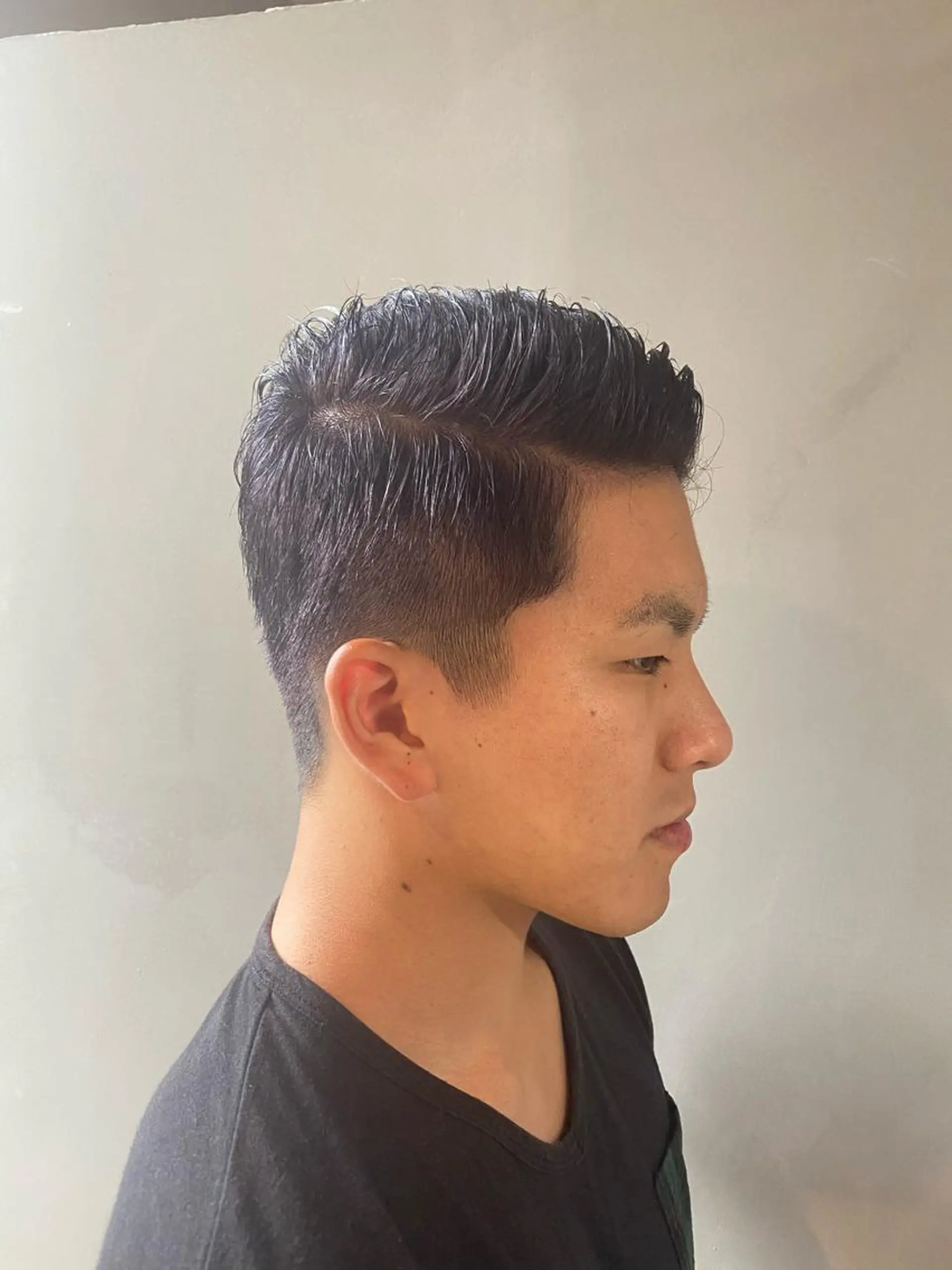 ショート カラー メンズ メンズショート ダークシルバー シルバー ショートヘア men’s salon Gaudi梅田茶屋町店所属・寳泉 章弘のヘアスタイル