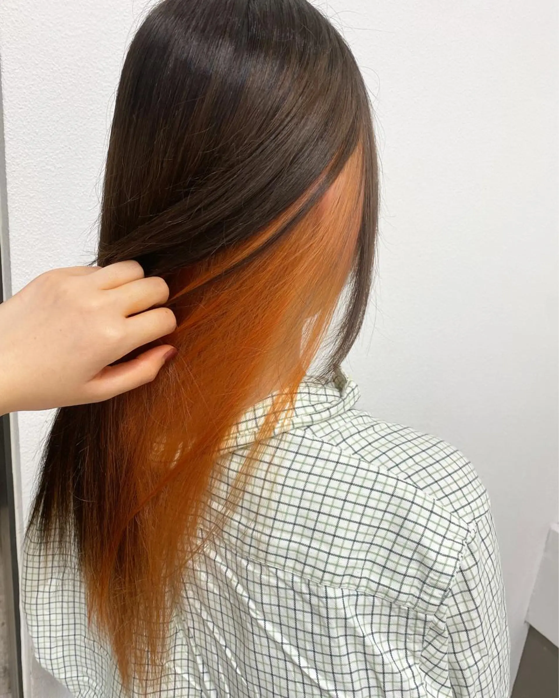 セミロング カラー オレンジ GiseL アンリのヘアスタイル