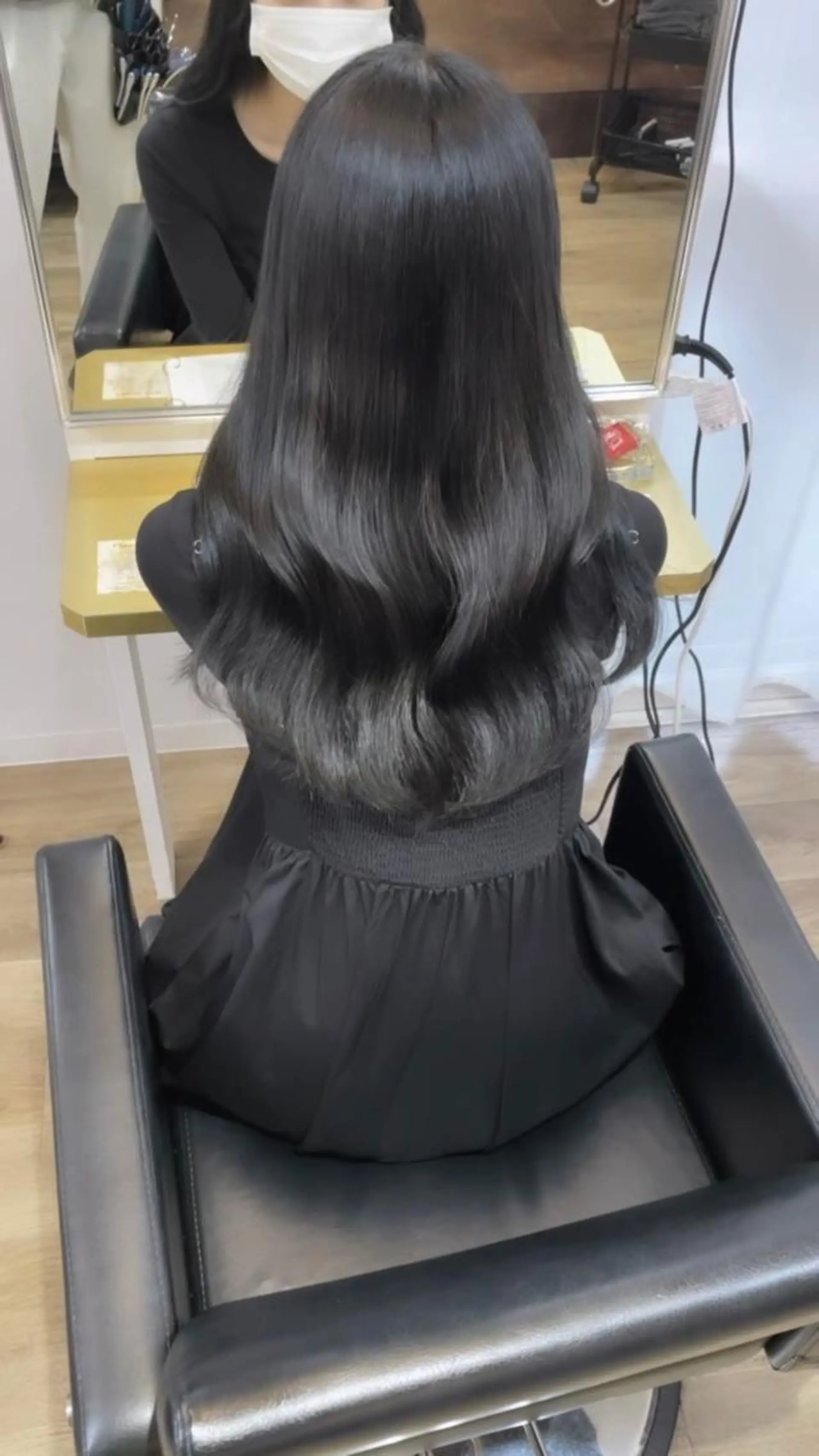 ロング カラー ベージュカラー 黒髪 ブリーチ ブルーカラー ブルーブラック ブリーチなしカラー 特化　　kaiのヘアスタイル