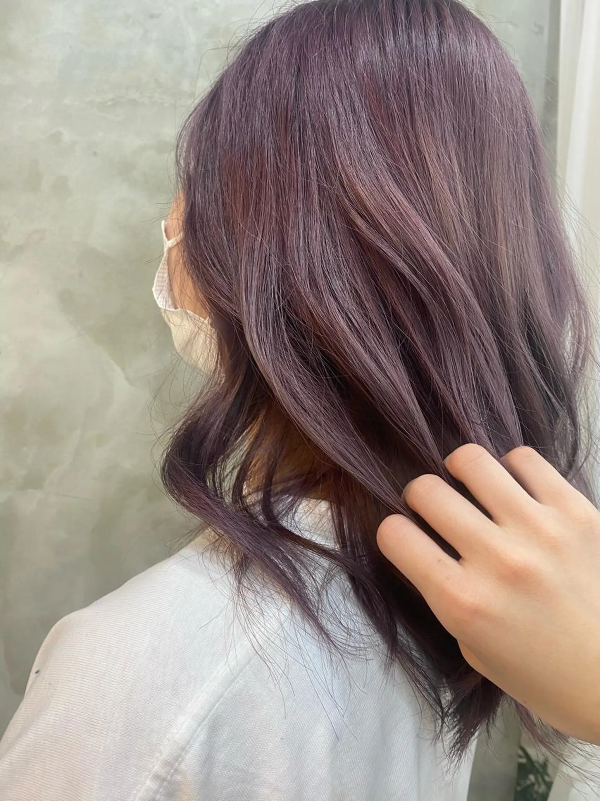 セミロング カラー ヘアアレンジ アッシュ ブリーチ ラベンダーカラー ラベンダーアッシュ eTONe所属・志賀 あずみのヘアスタイル