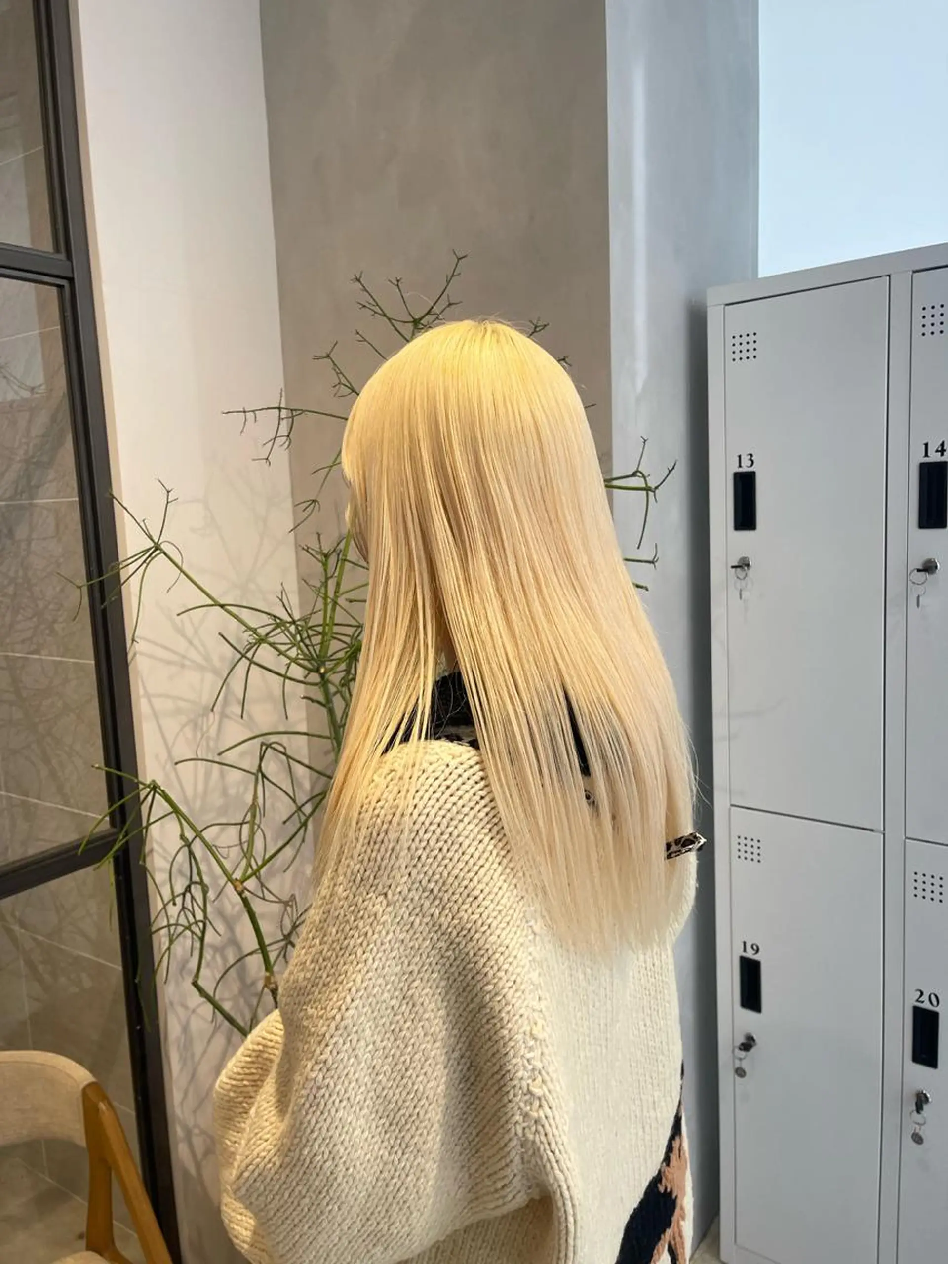 ロング カラー 抜きっぱなしブロンド ブロンド カット ヘアカラー トリートメント 🦋レイヤーカット ミドリカワ🦋のヘアスタイル