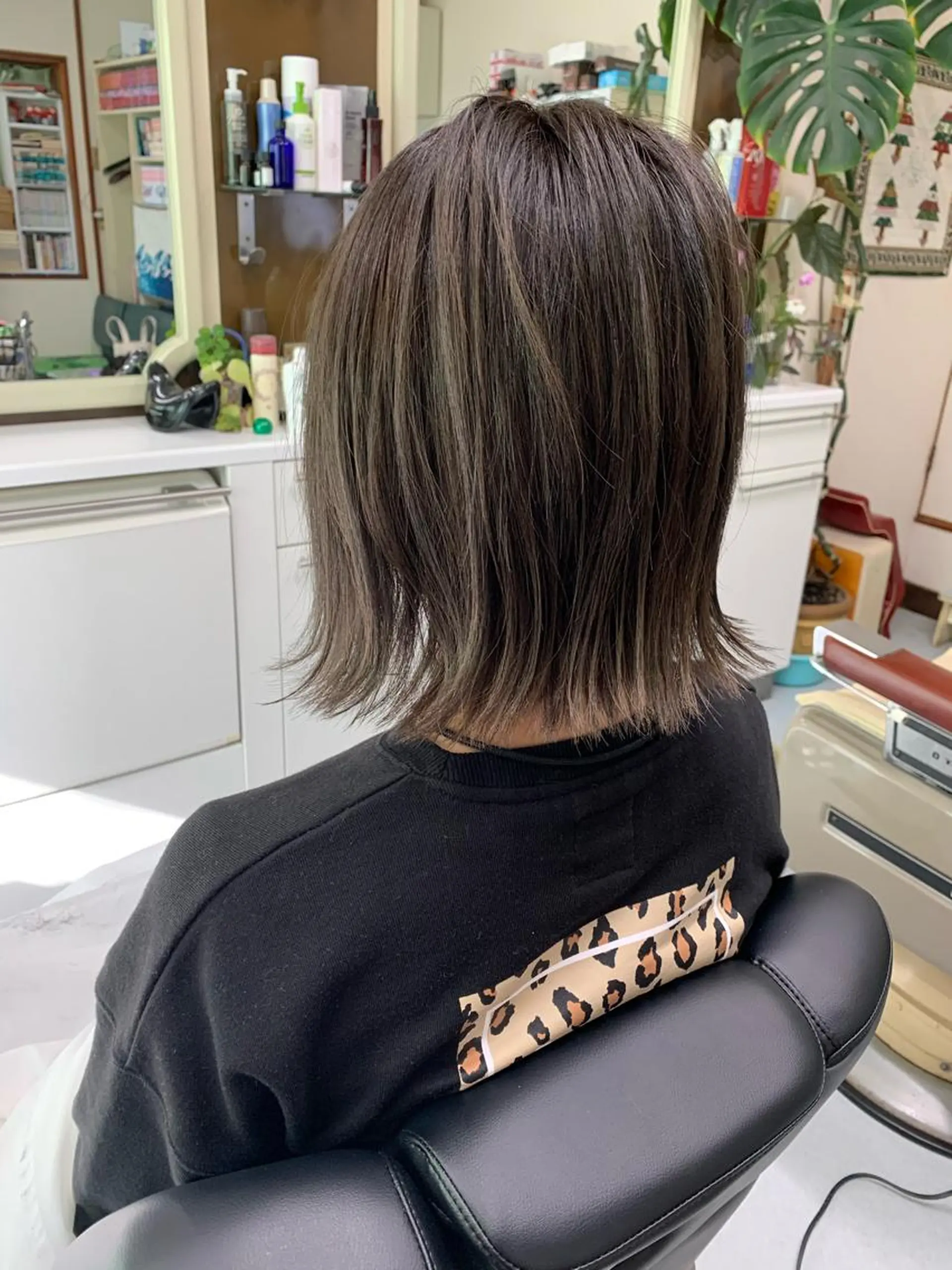 ミディアム カラー ブリーチ 外ハネヘア カット ヘアカラー トリートメント ストウ ナナエのヘアスタイル