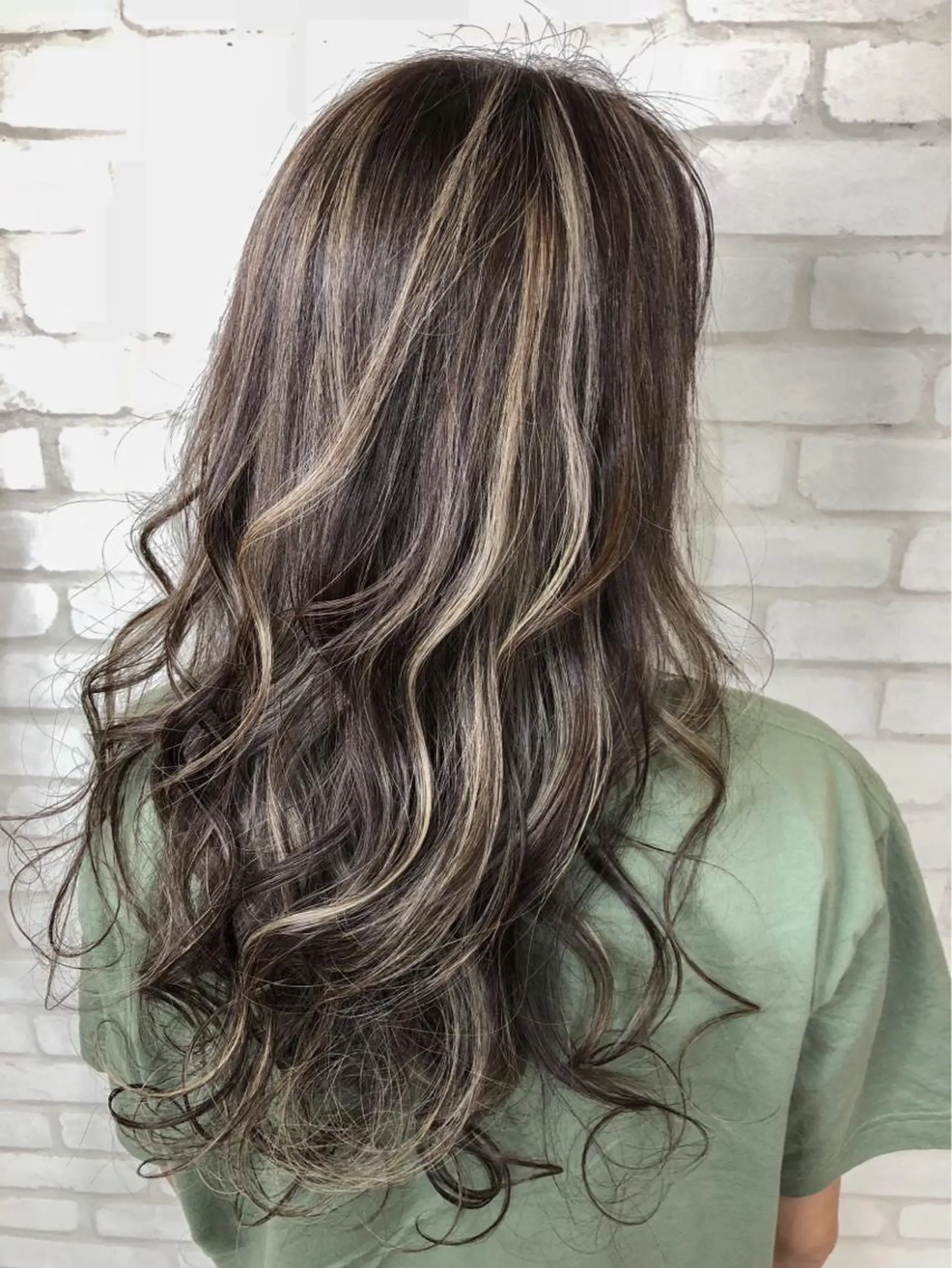 ロング カラー ヘアカラー 🍑🧋ハイトーン 暖色カラーlucaのヘアスタイル