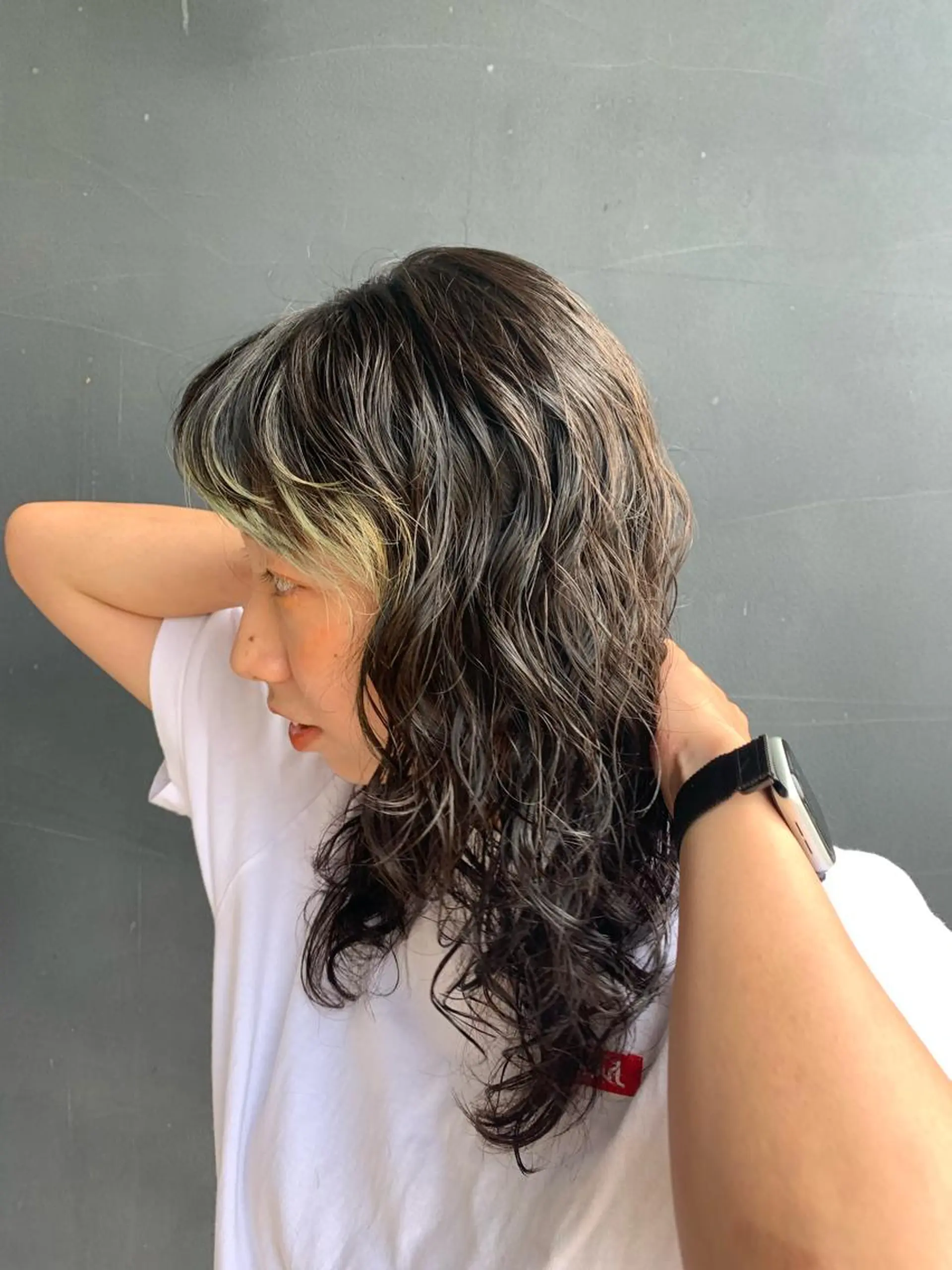 セミロング セミロングパーマ Aya/四条烏丸/ インナーカラーのヘアスタイル