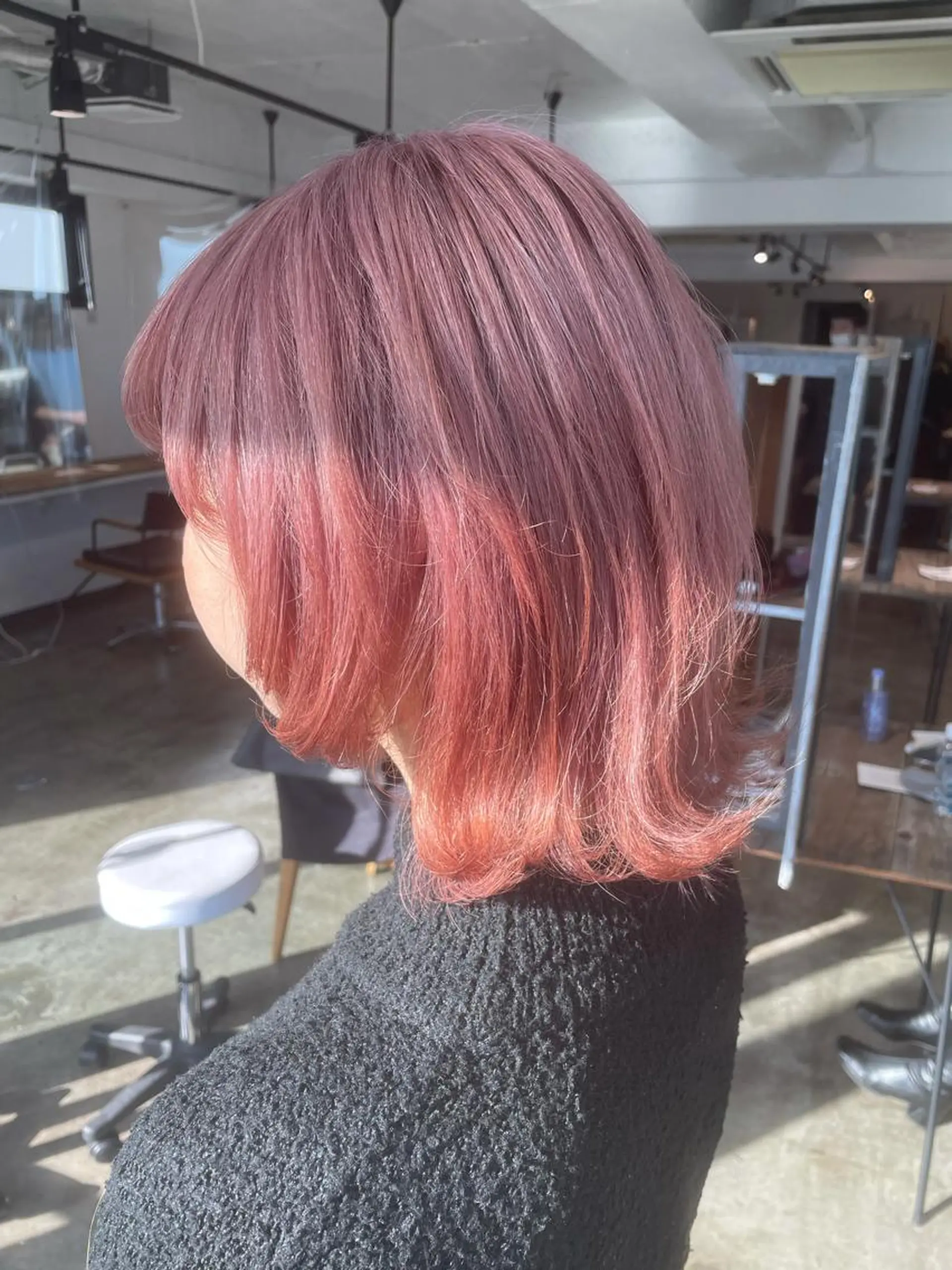 ショート カラー ピンクカラー ヘアカラー トリートメント ハイトーン/レイヤー /ケアブリーチ石川治のヘアスタイル