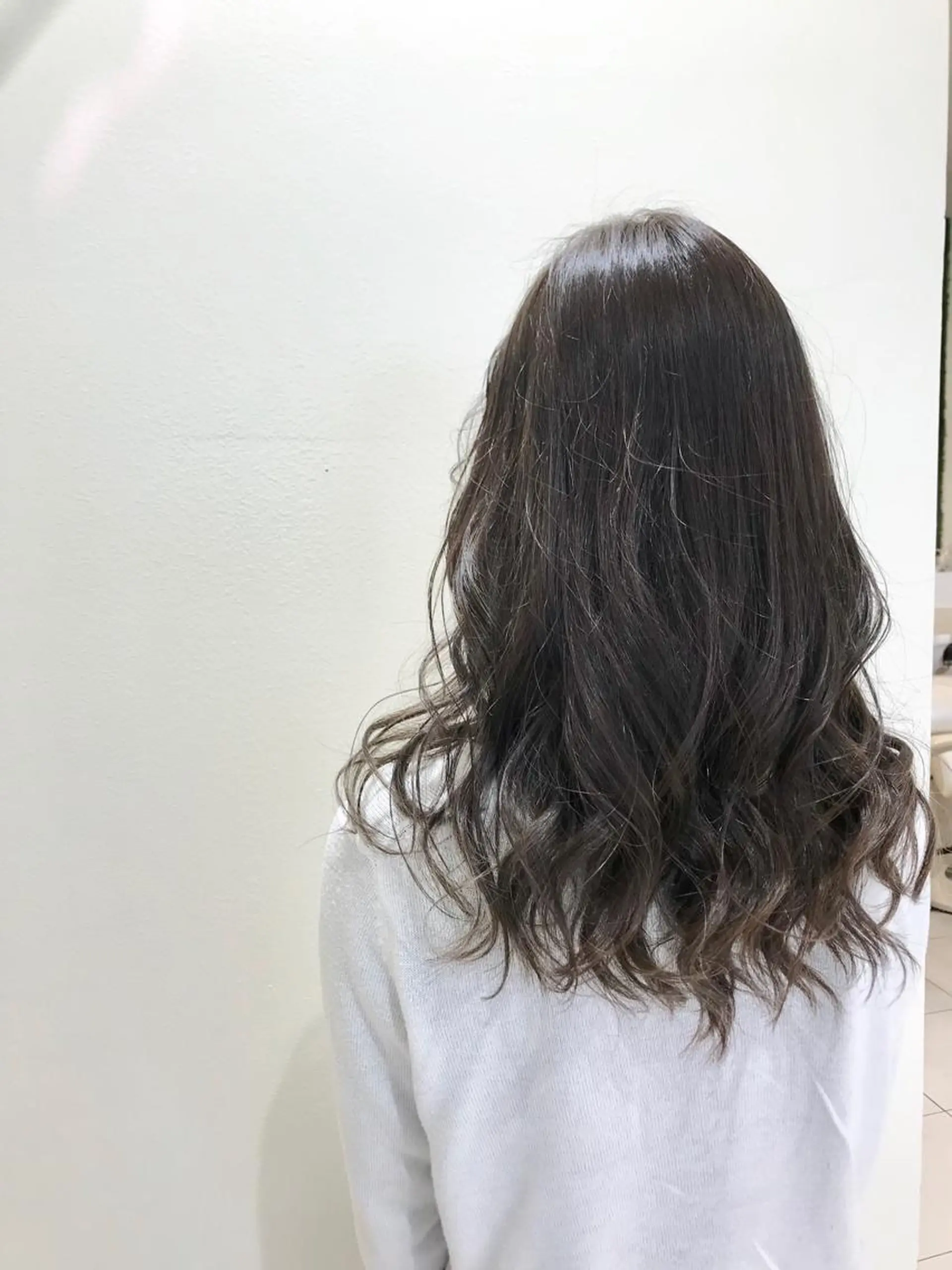 ミディアム アッシュ ハイライト ヘアカラー トリートメント 前原 正弥のヘアスタイル