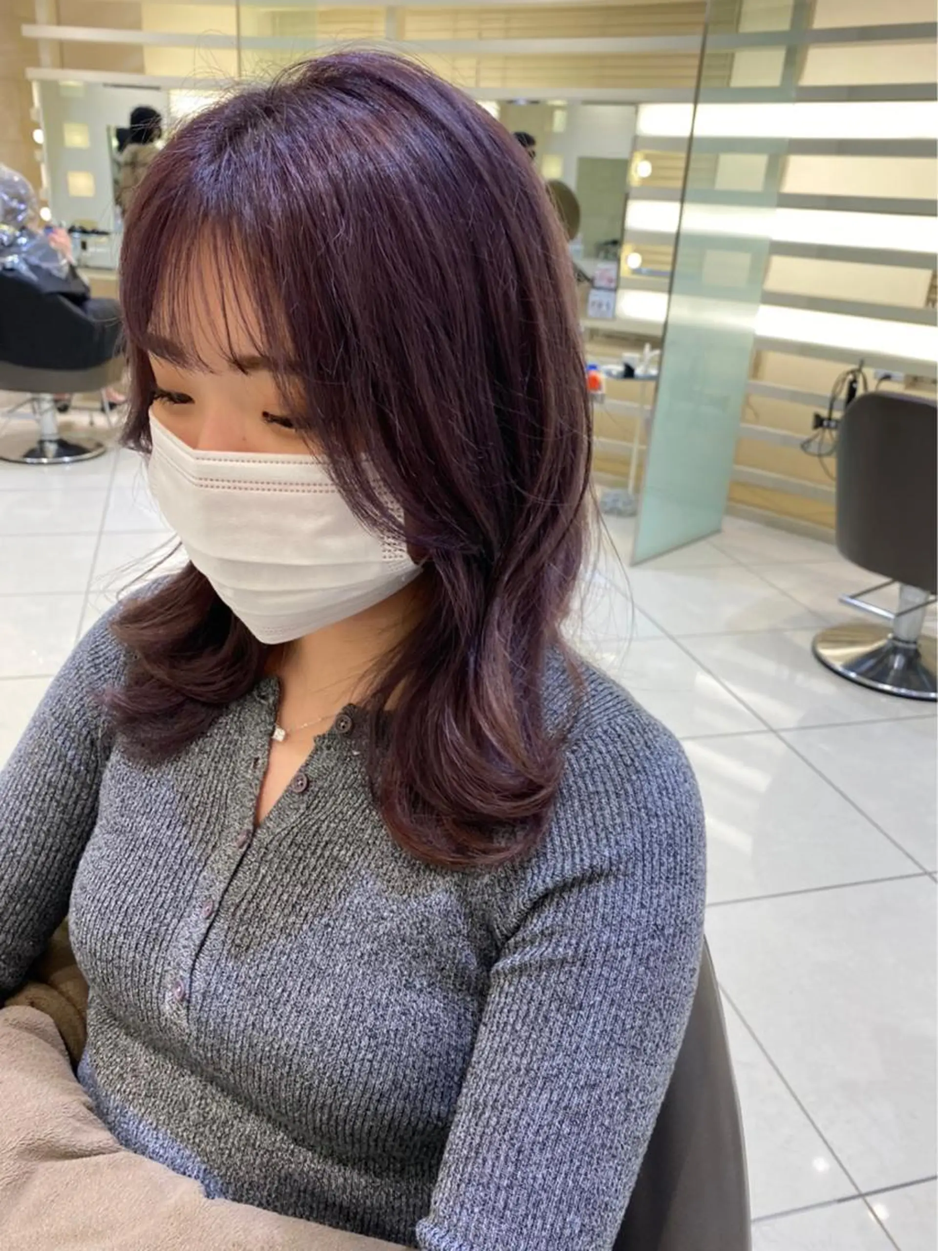 カラー ヘアカラー トリートメント 韓国レイヤー🪽 耳ツボジュエリーのヘアスタイル