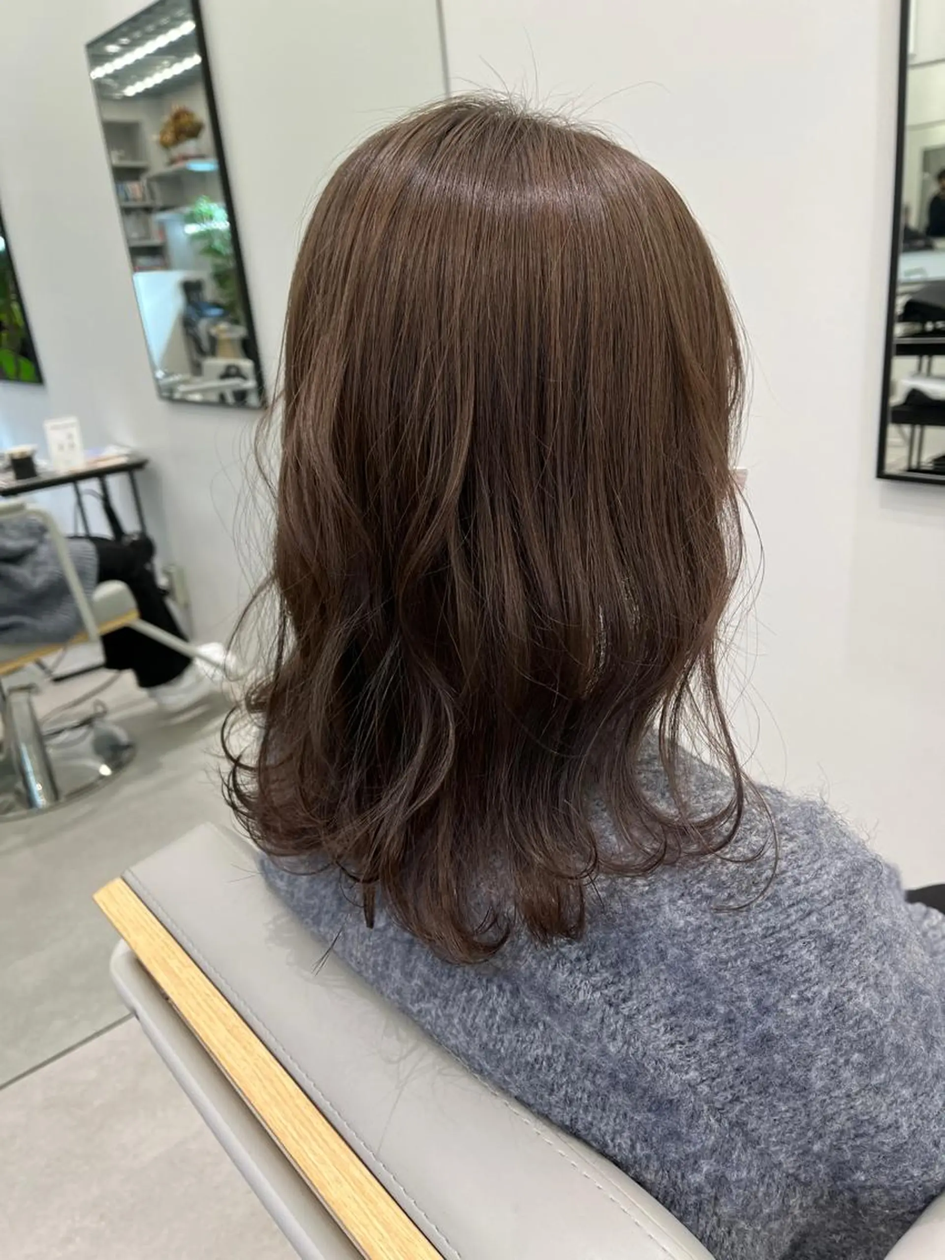 ミディアム カラー 菅 樹希弥のヘアスタイル