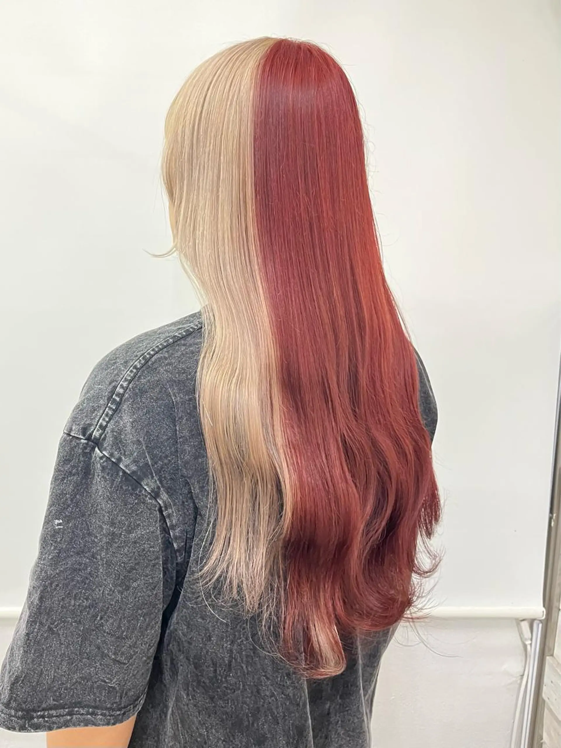 ロング カラー ヘアカラー エクステ ハイトーン 💭黒崎ハルカのヘアスタイル