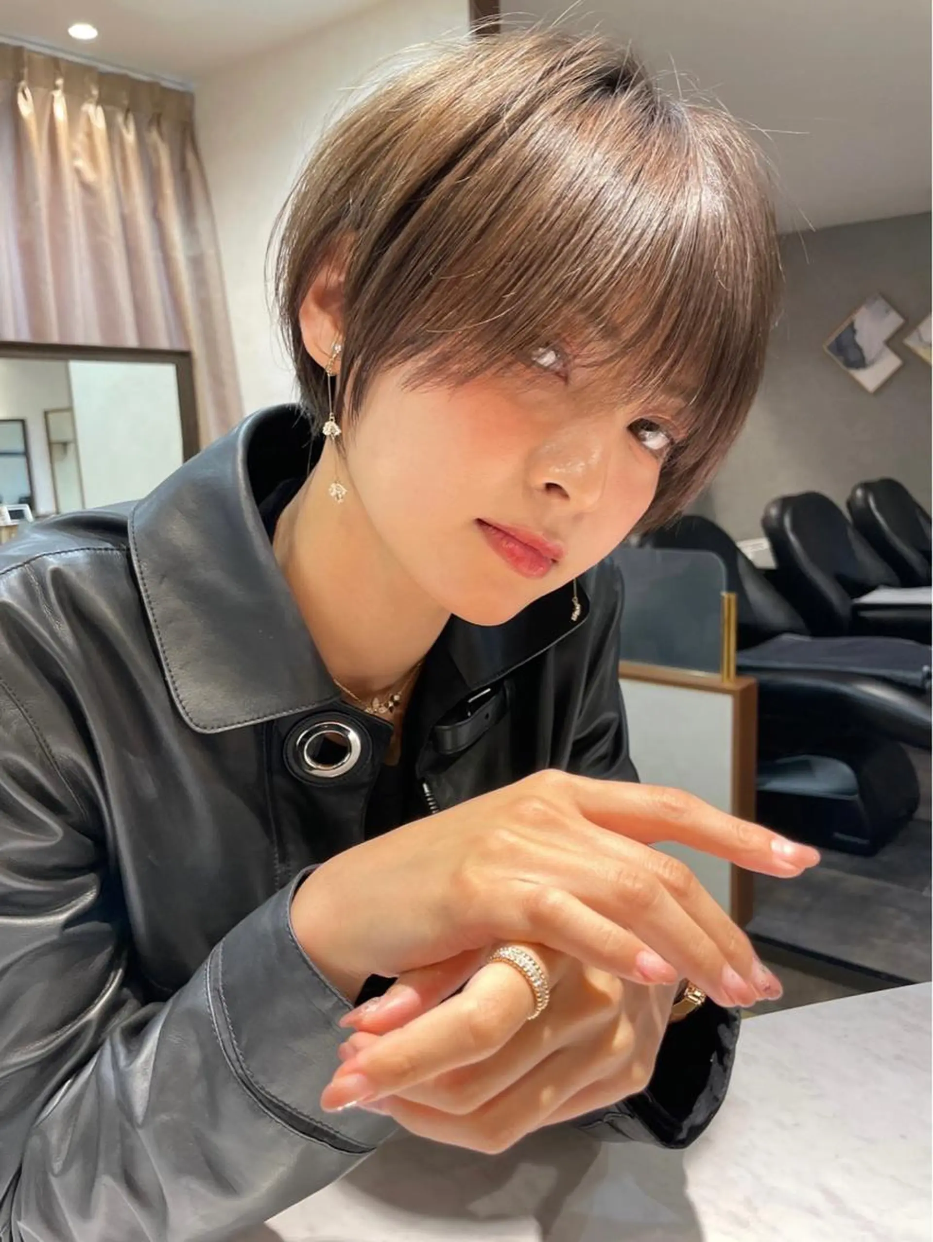 ショート ヘアカラー トリートメント 💛美髪ハイトーン LEON🩶のヘアスタイル