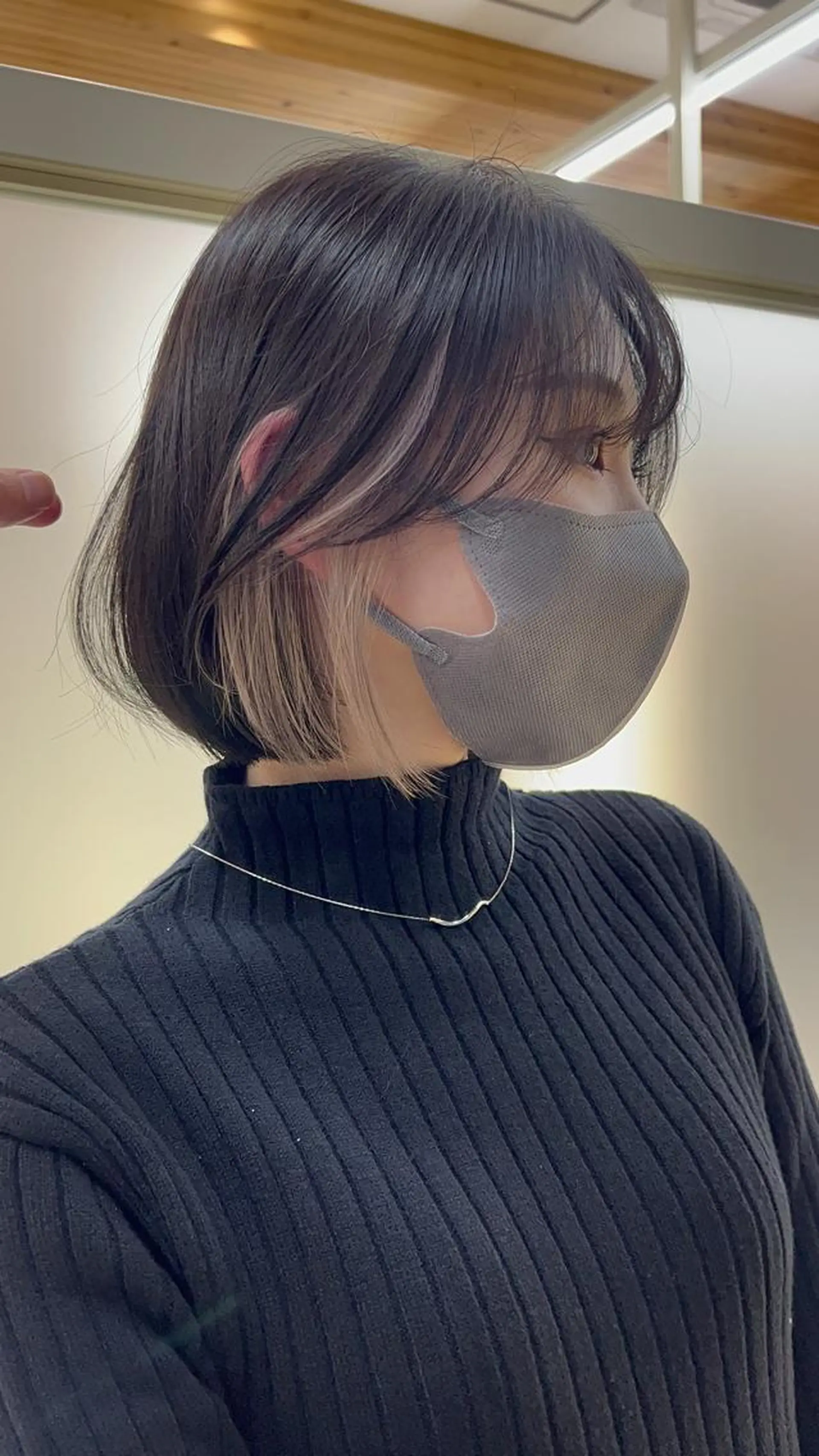 ショート カラー ベージュカラー グレージュ ボブ くびれヘア くせ毛 ヘアカラー トリートメント ニュアンスレイヤー ハイトーンカラーのヘアスタイル