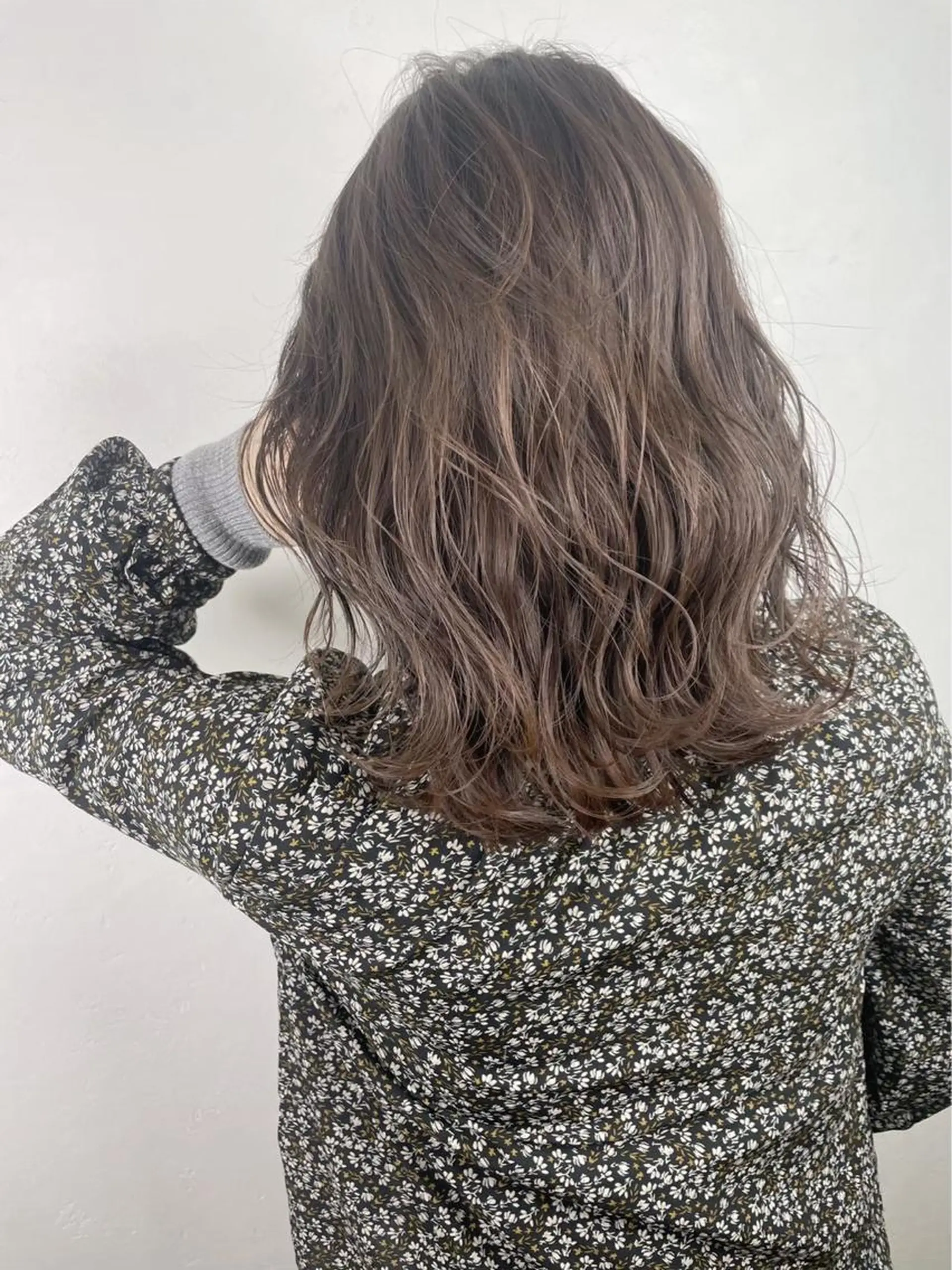 ミディアム カラー _WHITE 喜多村天斗のヘアスタイル