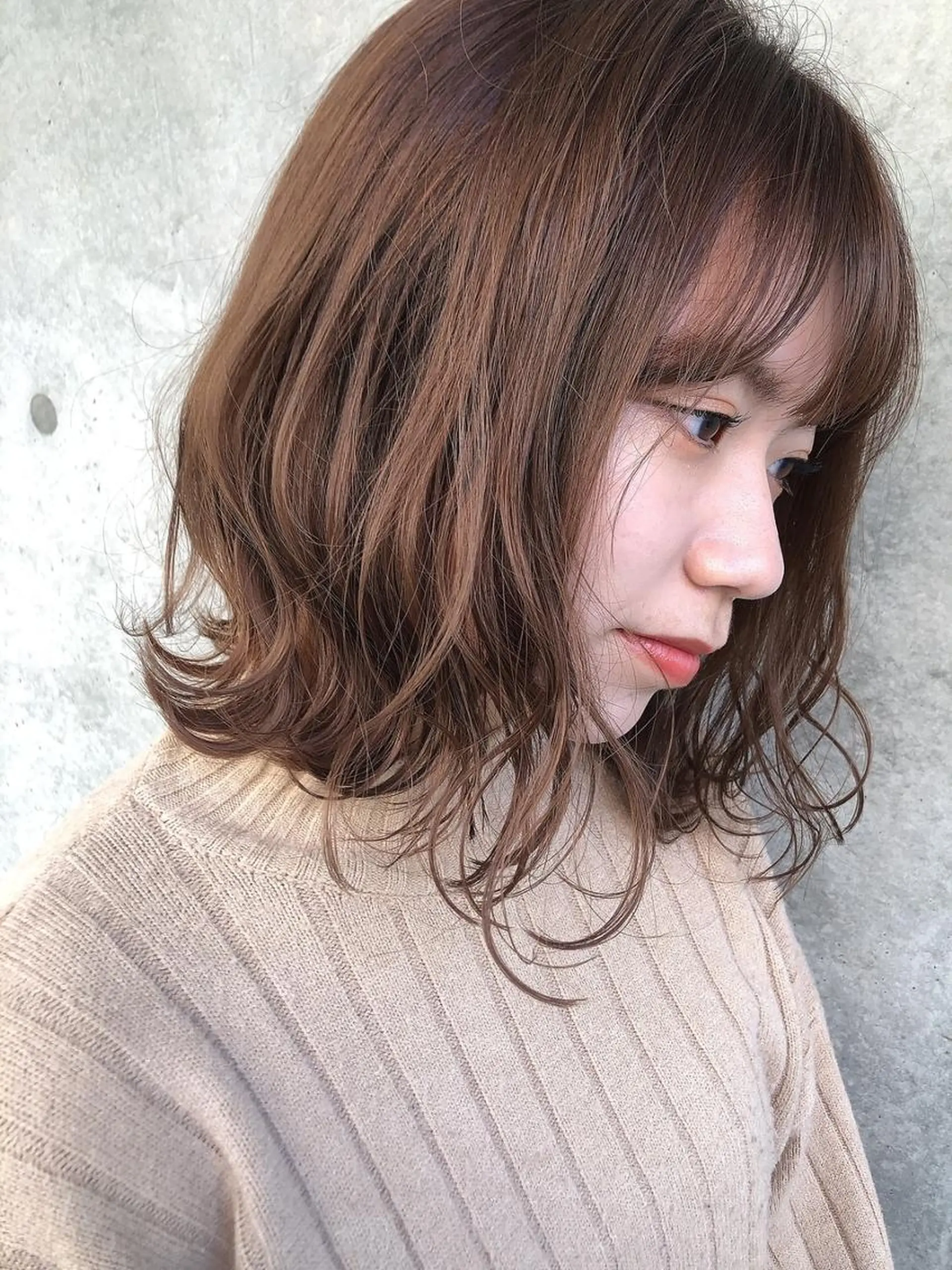 ミディアム アッシュ SiLO 【シロ】のヘアスタイル