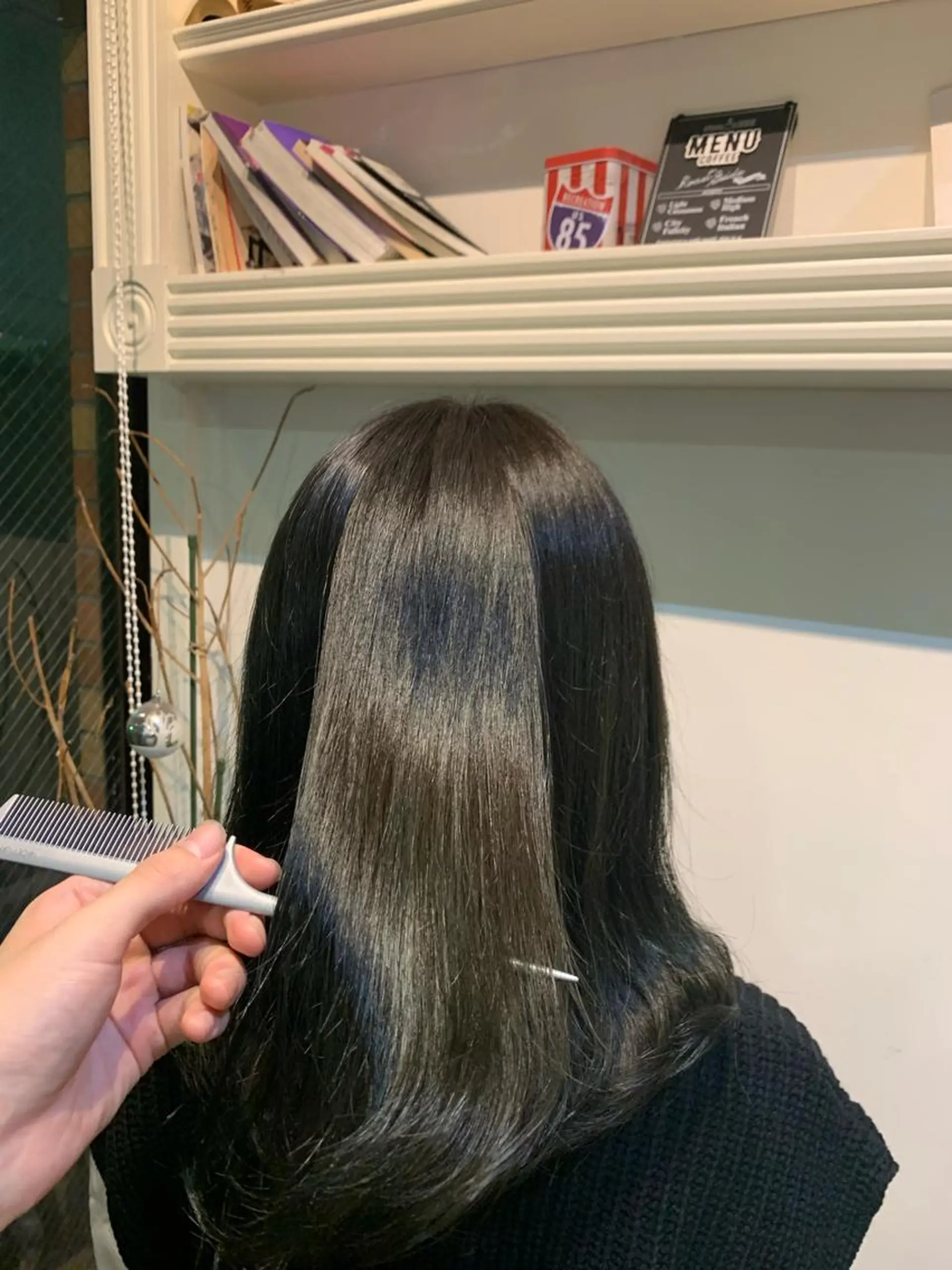 ミディアム カラー ヘアアレンジ グレージュ オリーブグレージュ オリーブグレー ヘアカラー トリートメント ヘアセット 金子 廉のヘアスタイル