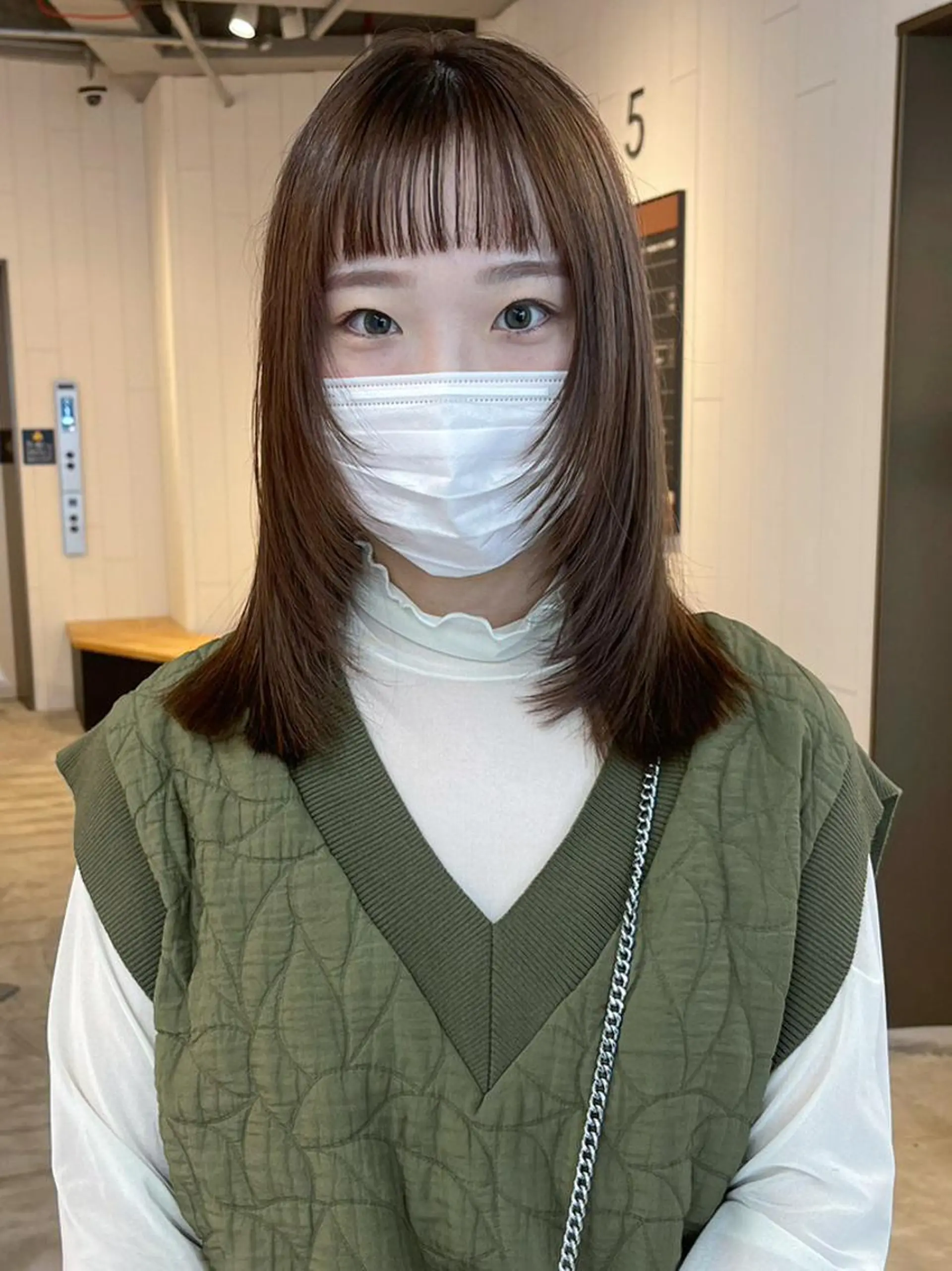 ミディアム カラー パーマ ヘアアレンジ 顔まわりレイヤー レイヤーカット ITbyALBUM 八王子店のヘアスタイル