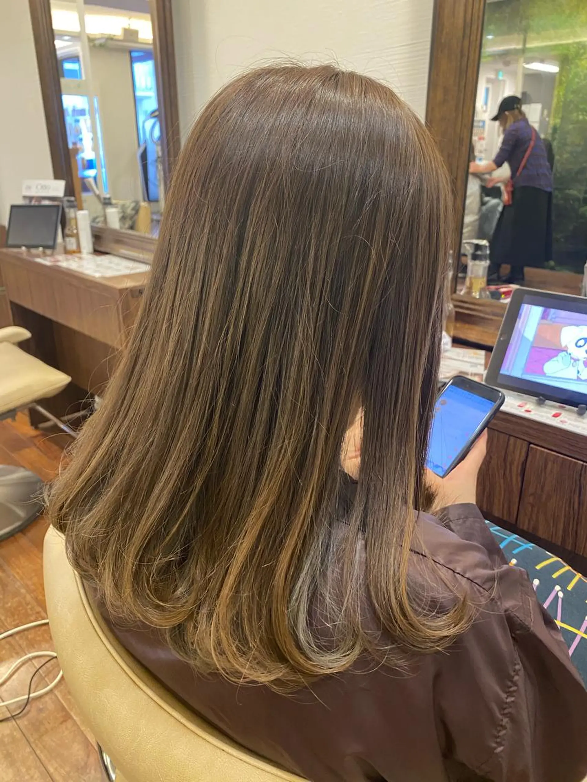 カラー カット ヘアカラー トリートメント ヘアセット 美髪/髪質改善 顔周り/透明感カラーのヘアスタイル