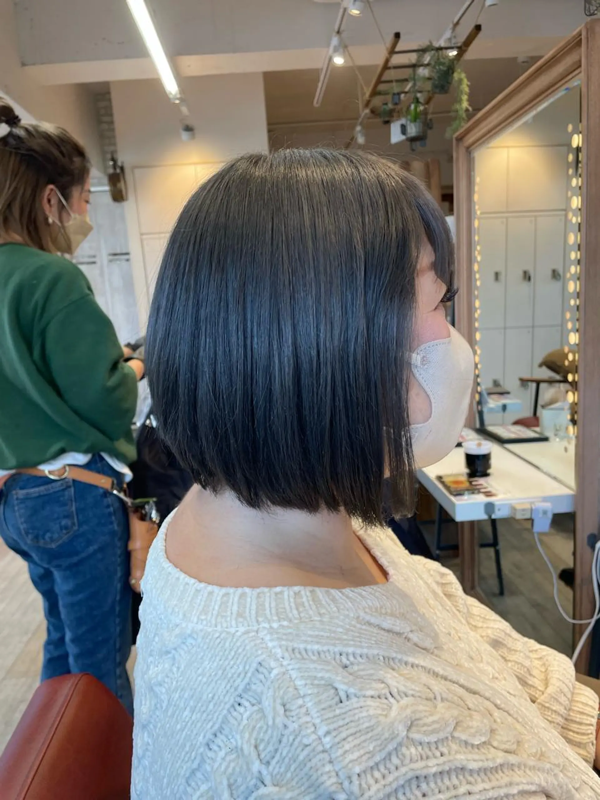 ショート カラー 前下がりボブ アッシュ ブリーチ ボブ カット ヘアカラー トリートメント LOG/所属・✨縮毛/ブリーチ✨ 出口 紗依のヘアスタイル
