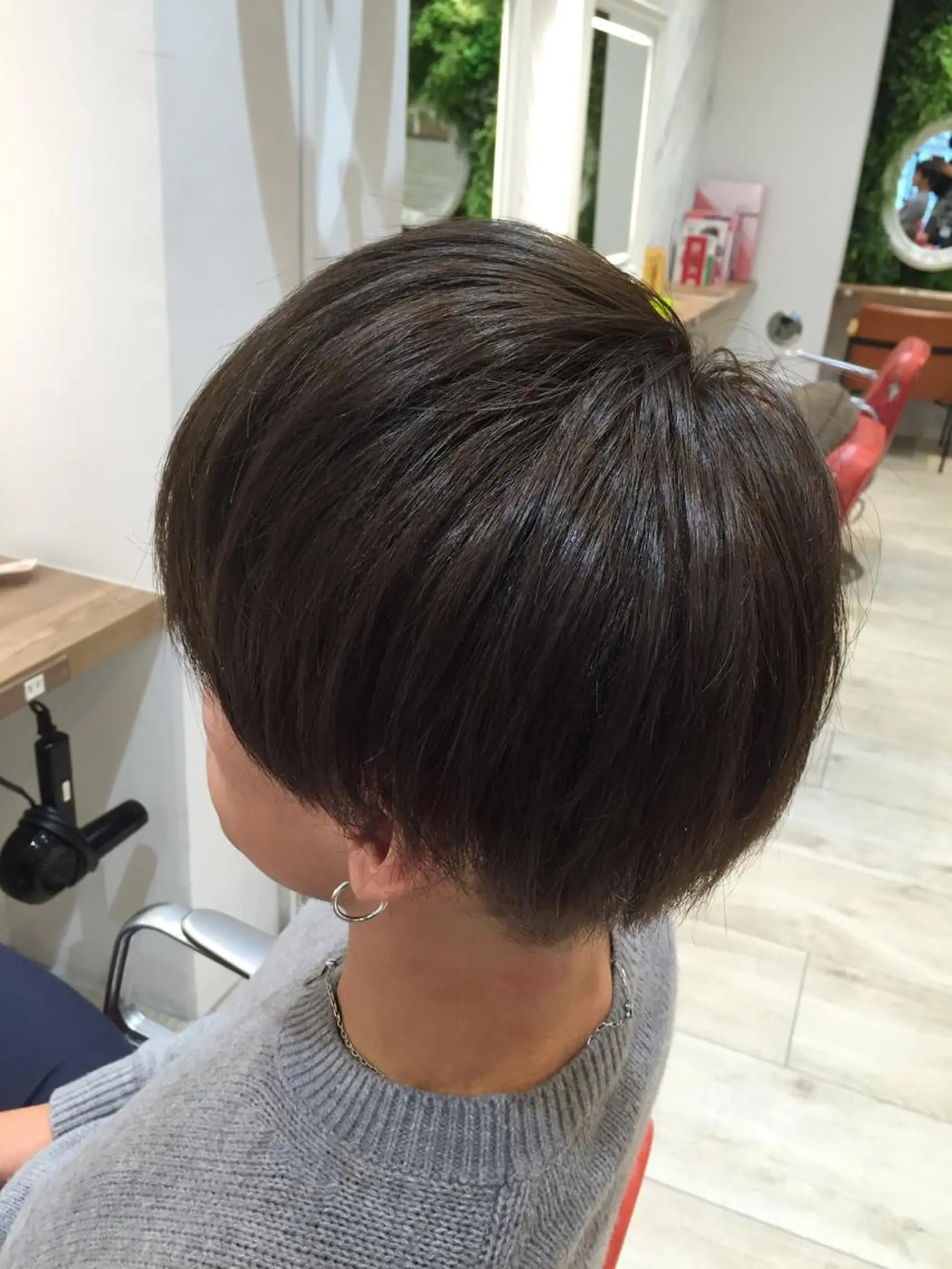 ショート カラー アッシュ ボブ 吉岡 三四朗のヘアスタイル