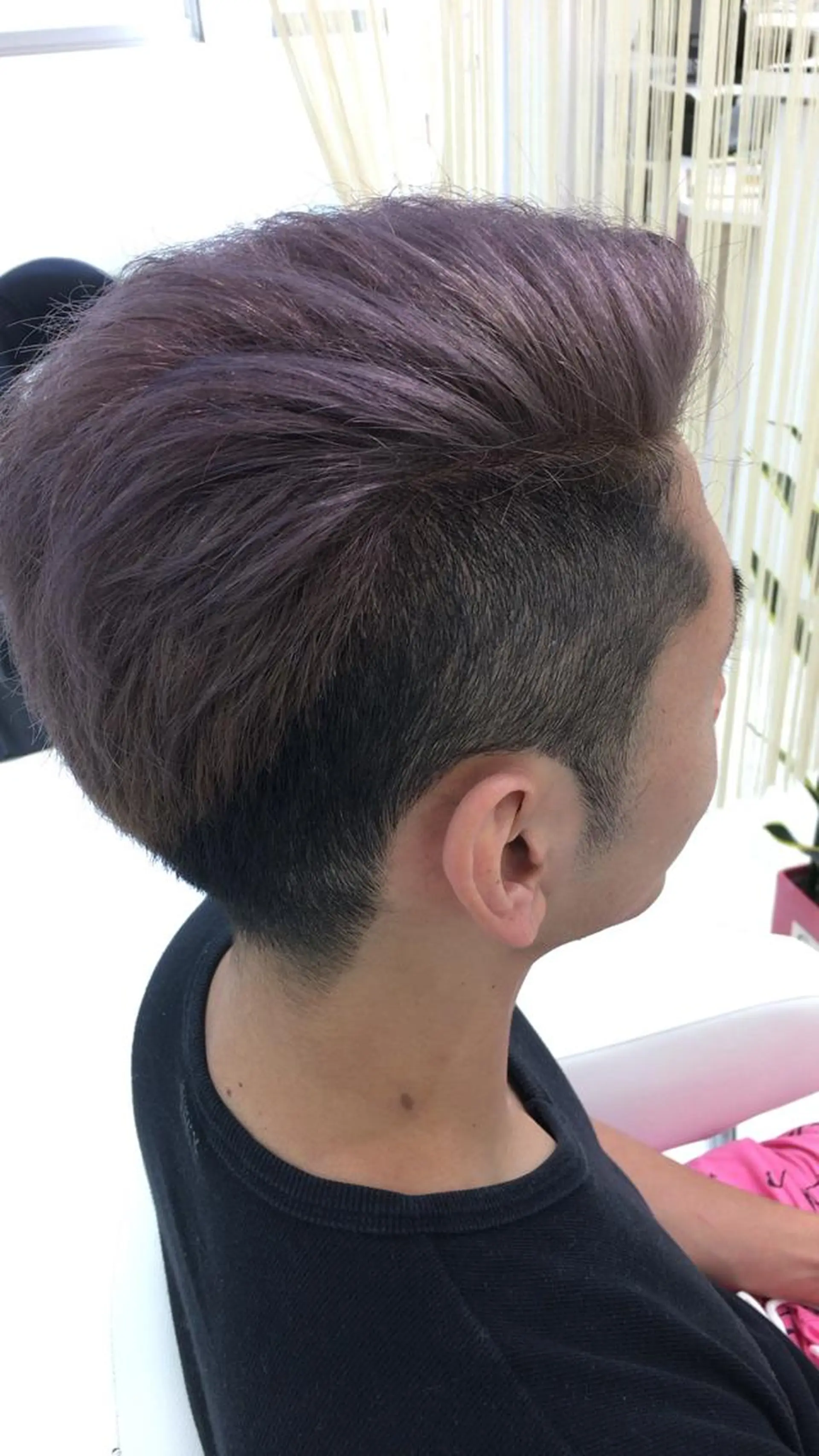 ショート カラー メンズ メンズブリーチ 刈り上げ ブリーチ ピンクカラー ピンクパープル 佐藤 祥太のヘアスタイル