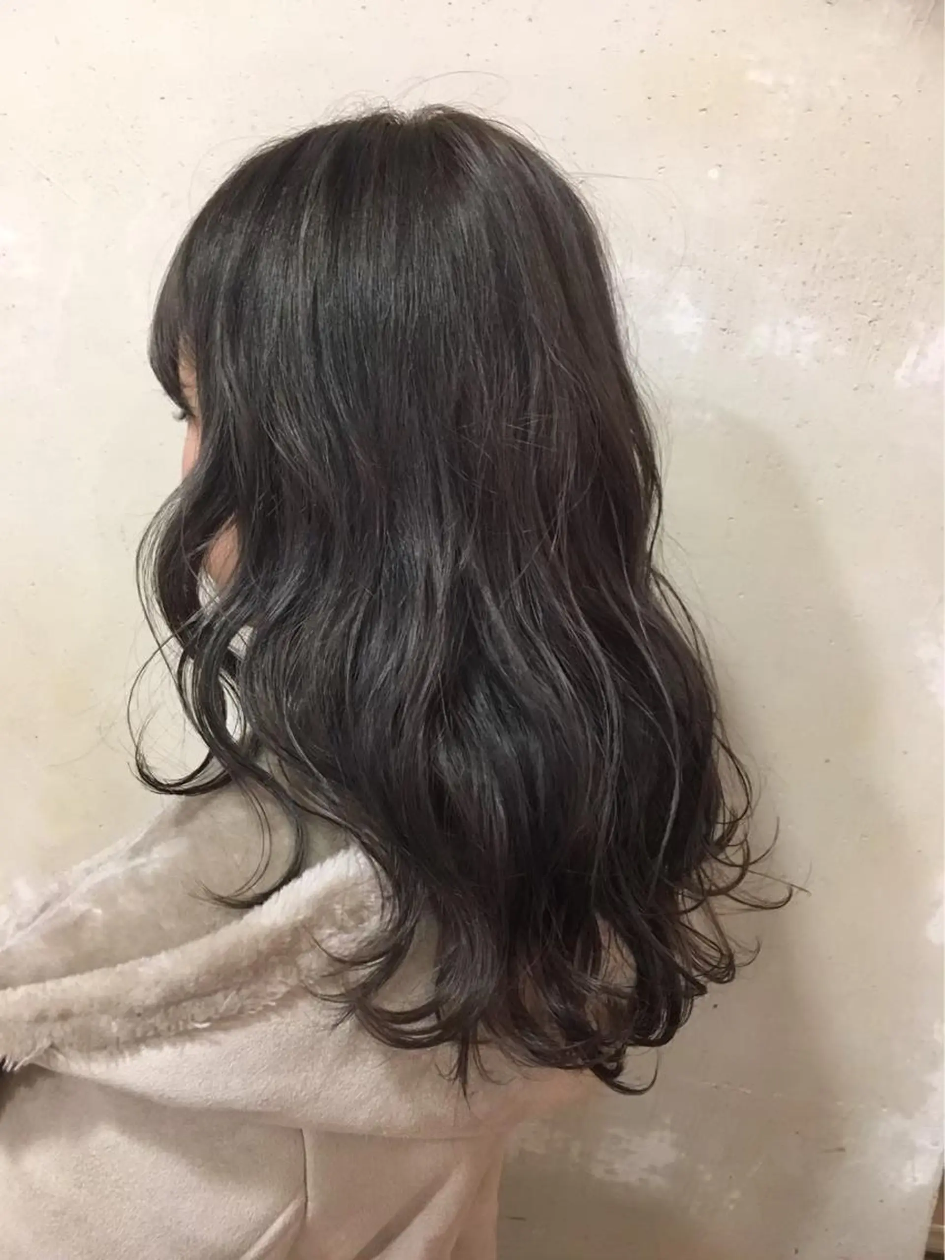 ロング カラー アッシュ グレージュ 森 早希絵のヘアスタイル