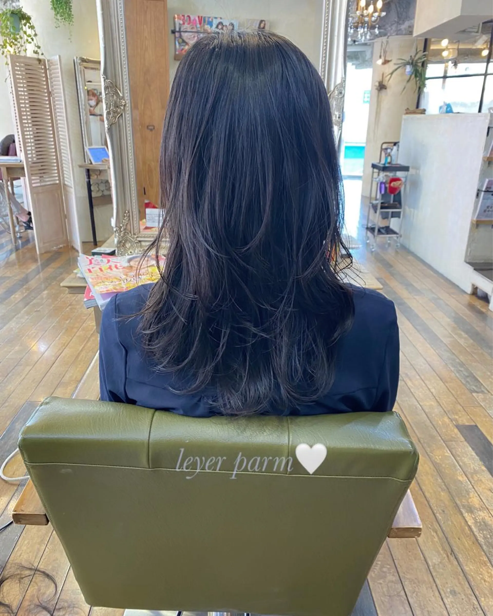 ミディアム レイヤーカット 鎌倉 彩のヘアスタイル