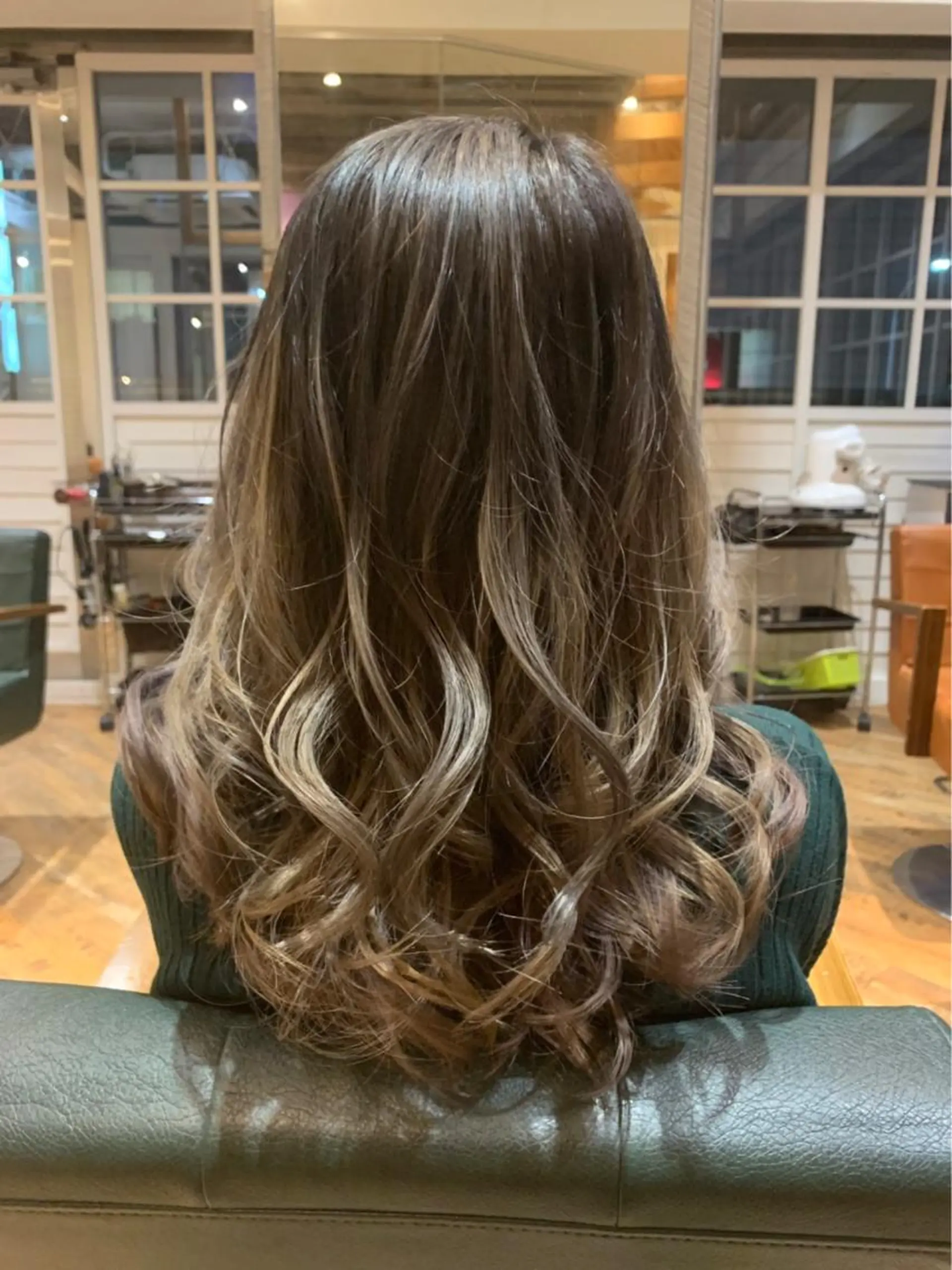 ロング レイヤーカット エクステ KAZUMAのヘアスタイル