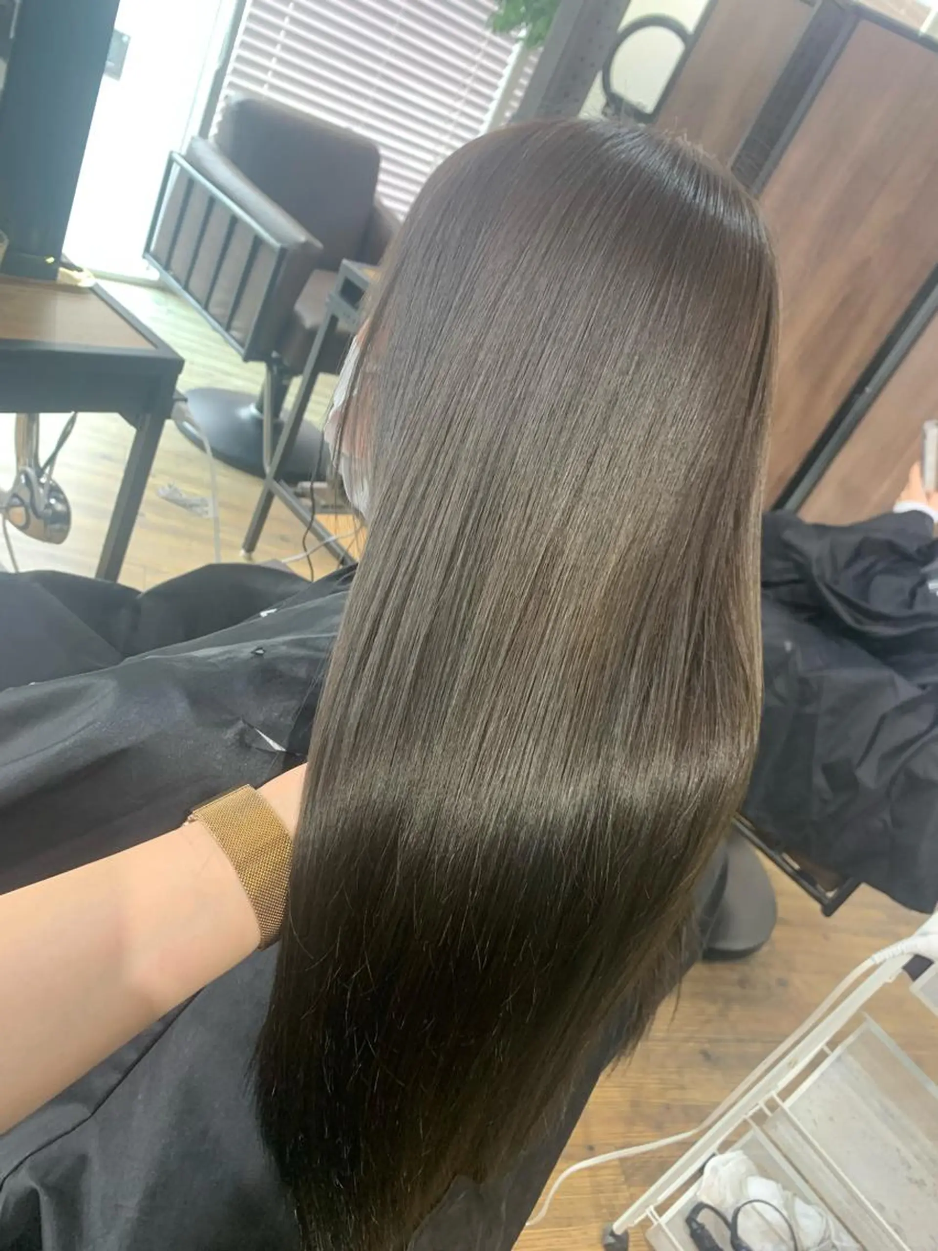 ロング カラー ブリーチ 透明感カラー グレージュ ブリーチなしカラー ヘアカラー ミルクティーベージュ 🌿店長　清水ひとみのヘアスタイル
