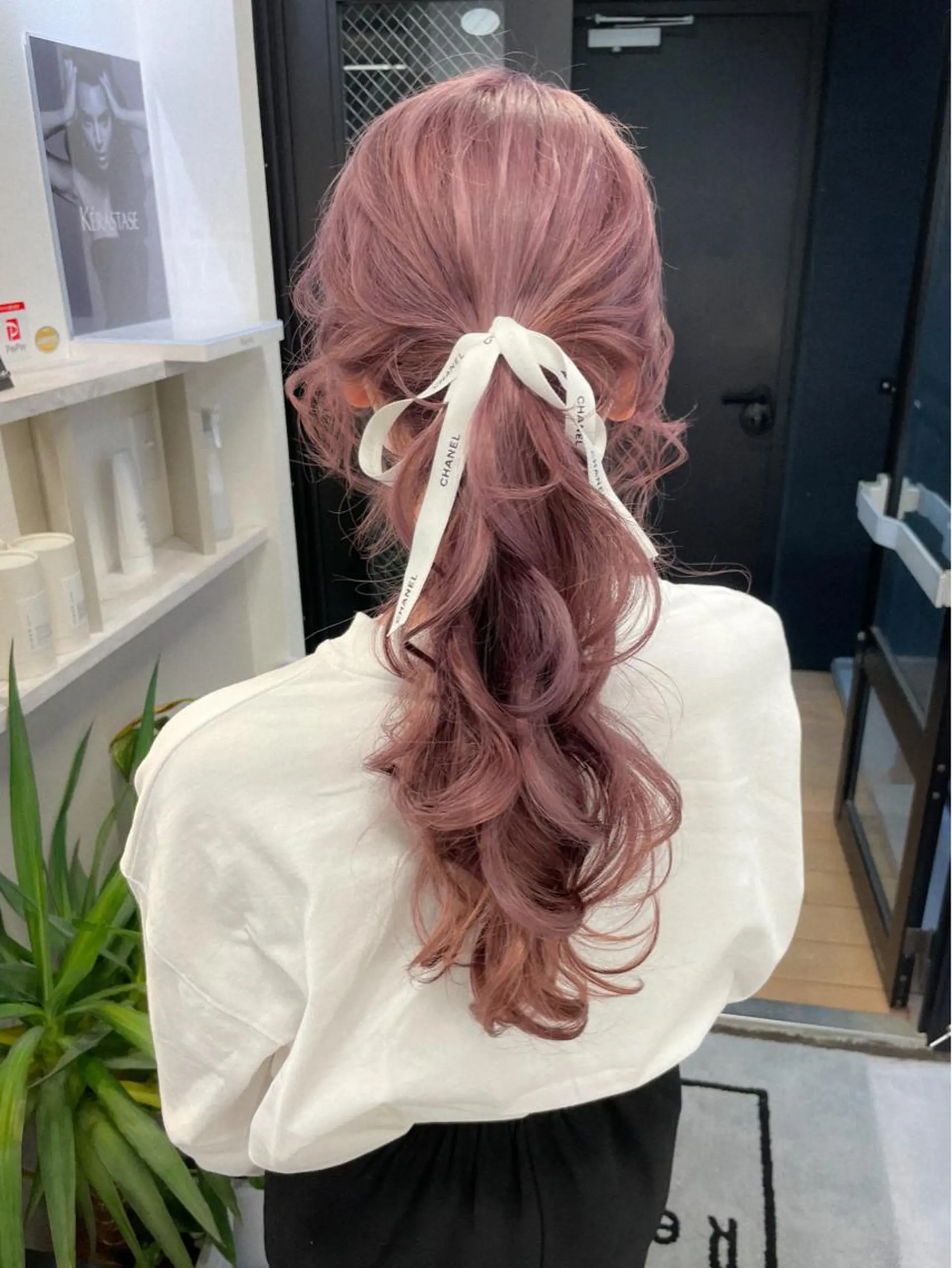 ロング カラー ヘアアレンジ ポニーテール ブリーチ autre所属・大久保 ひでなりのヘアスタイル
