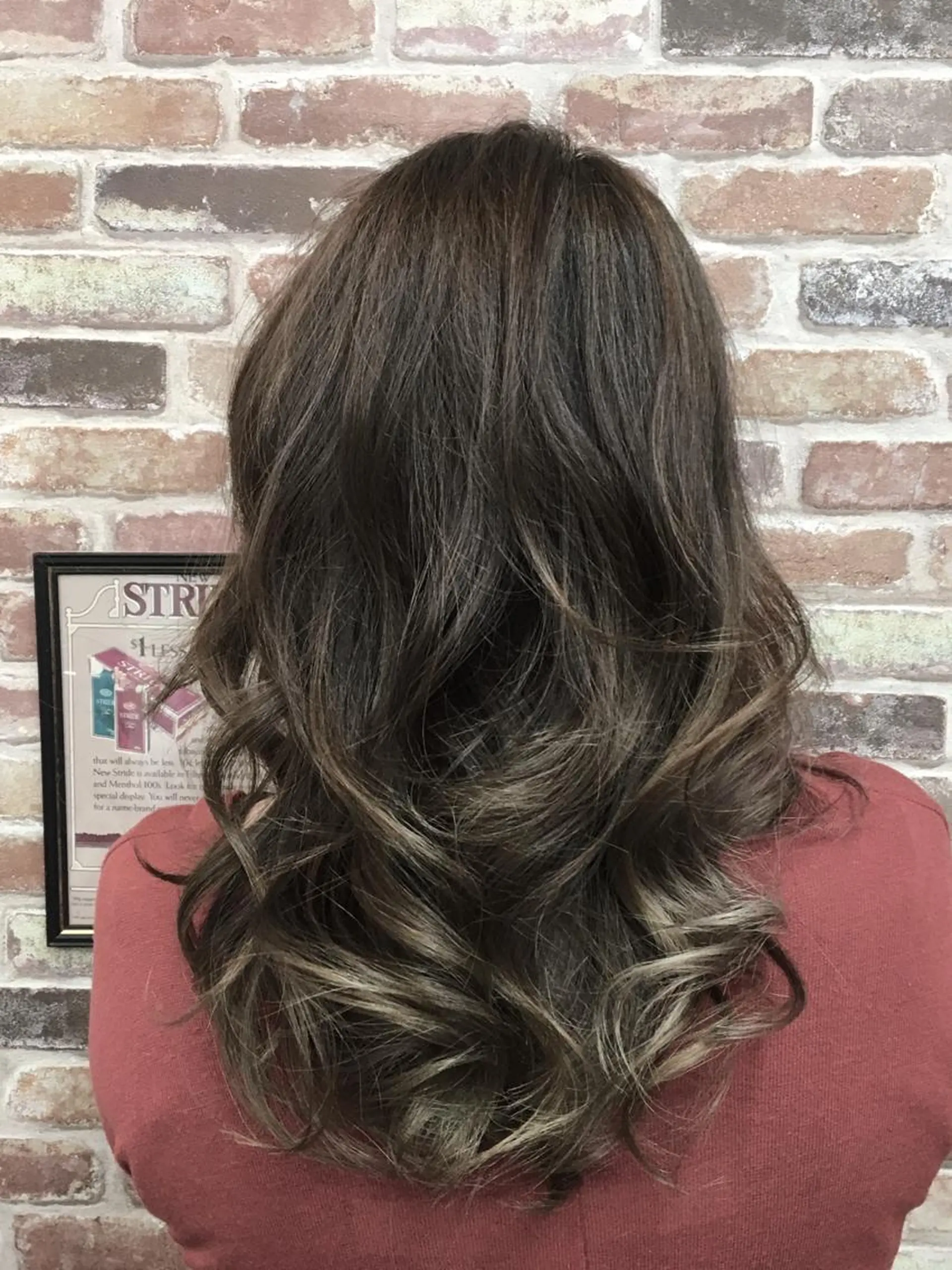 カラー ベージュカラー フォギーベージュ ハイライトカラー Gemini所属・hairsolon Geminiのヘアスタイル