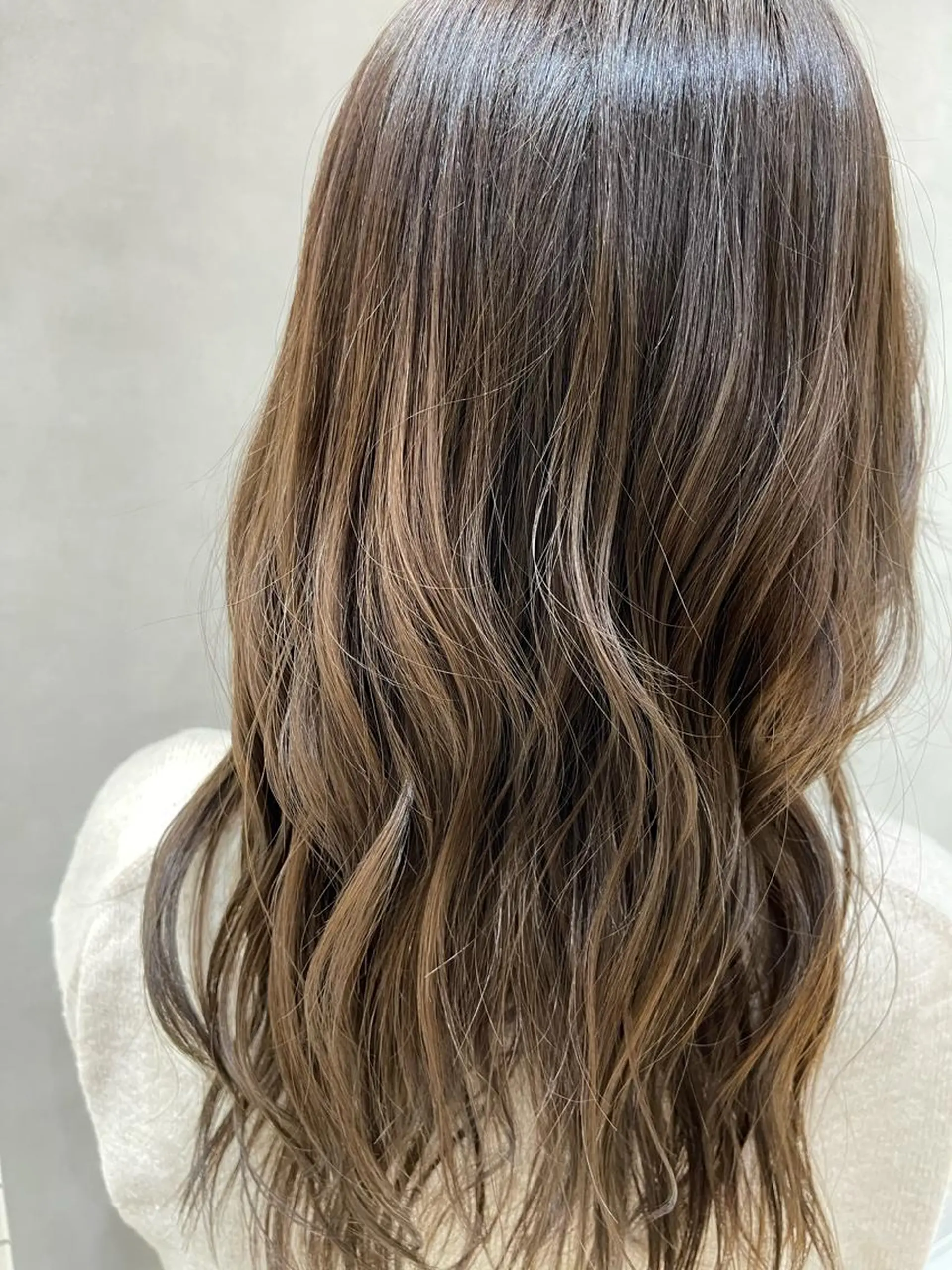 セミロング カラー ブリーチ グラデーションカラー ヘアカラー トリートメント ヘッドスパ 髪質改善/縮毛矯正 齊藤謙介のヘアスタイル