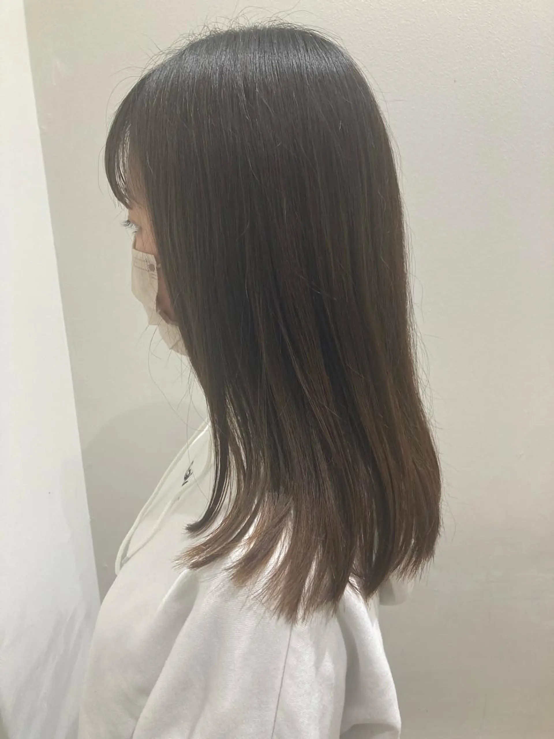 ミディアム 顔周りカット レイヤーカット カット 折本 沙織のヘアスタイル