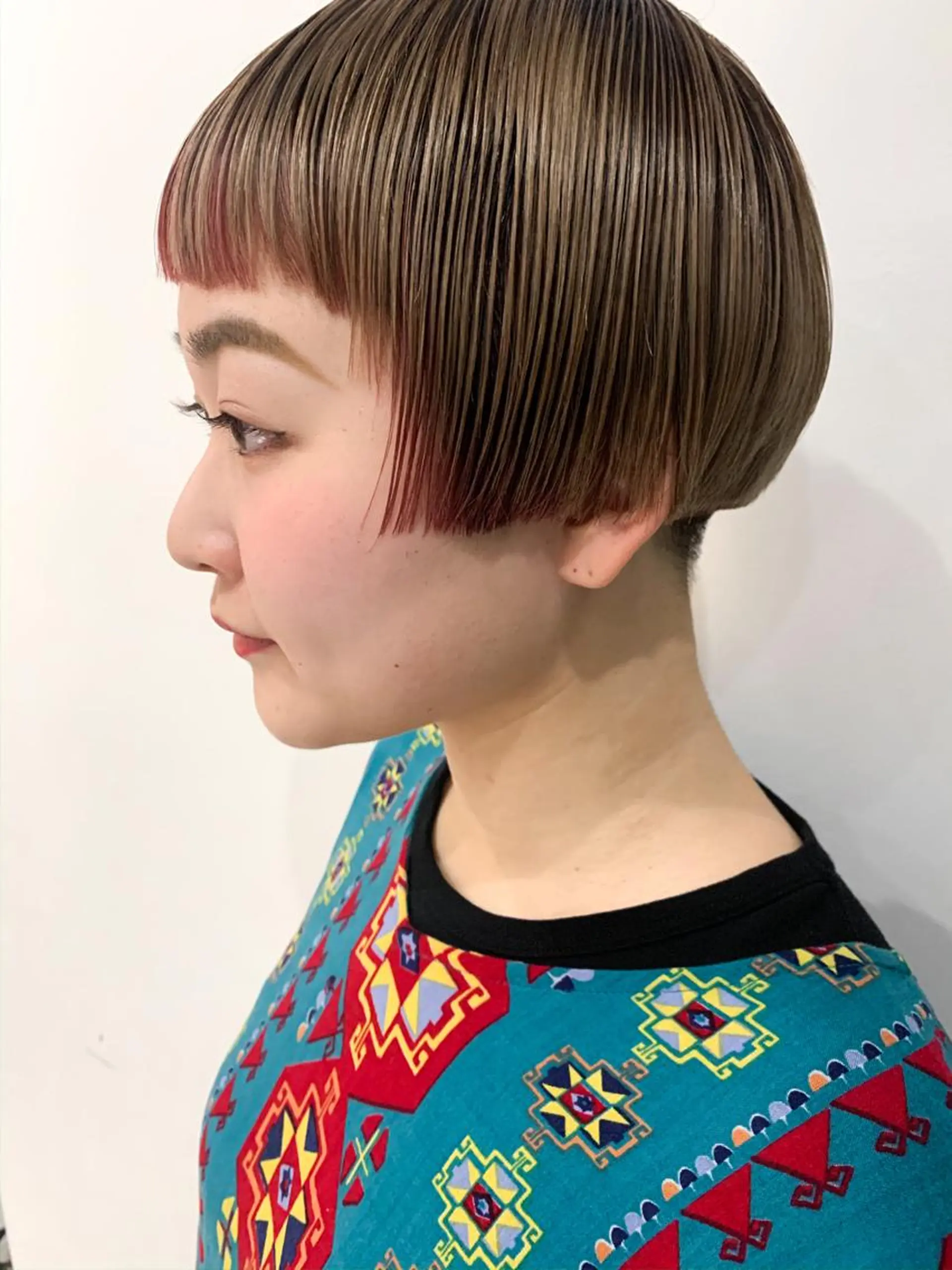 ショート nuu所属・💜ショート💜 ウルフ、ボブ二色亜美のヘアスタイル