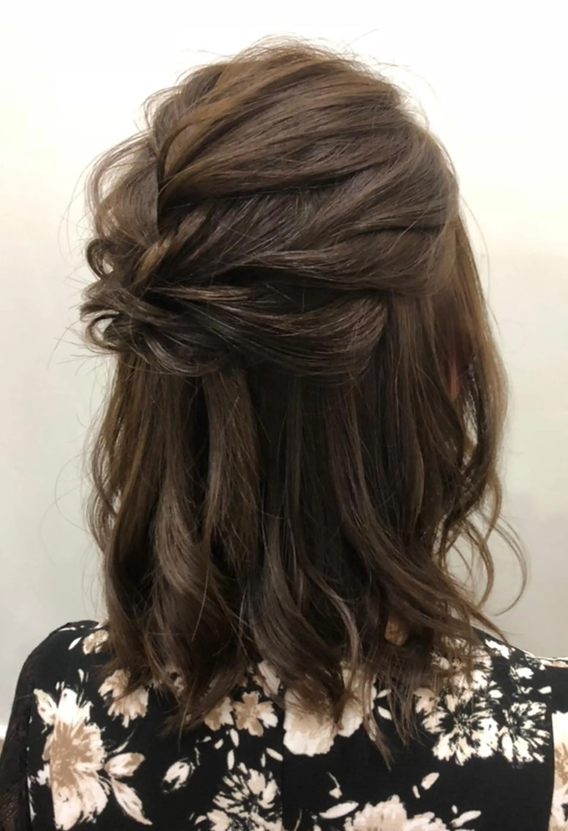 ミディアム ヘアアレンジ ハーフアップ ヘアセット 奥山義進/ハイトーン /バレイヤージュのヘアスタイル