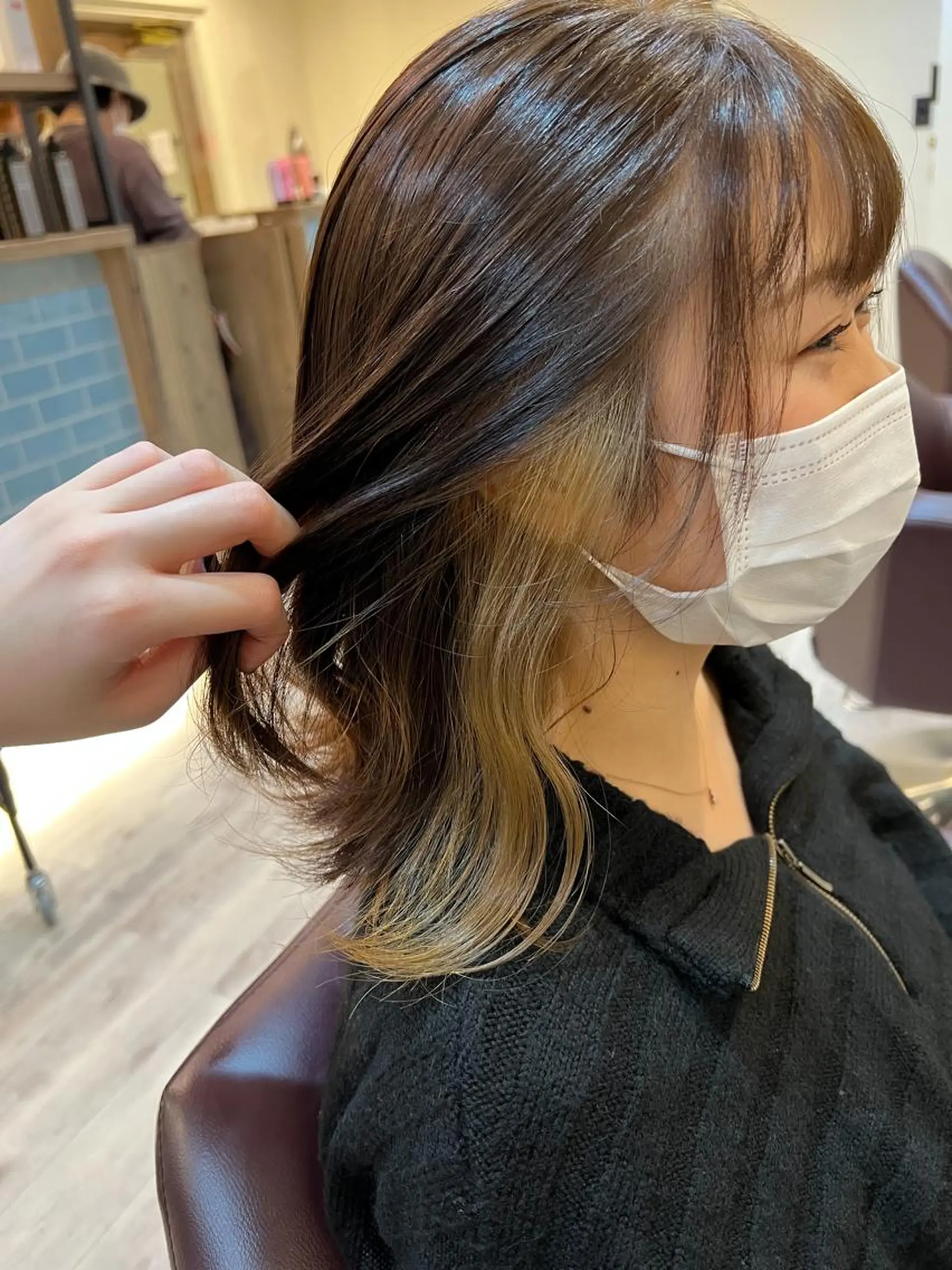 セミロング カラー イヤリングカラー ヘアカラー 工藤 梨花のヘアスタイル