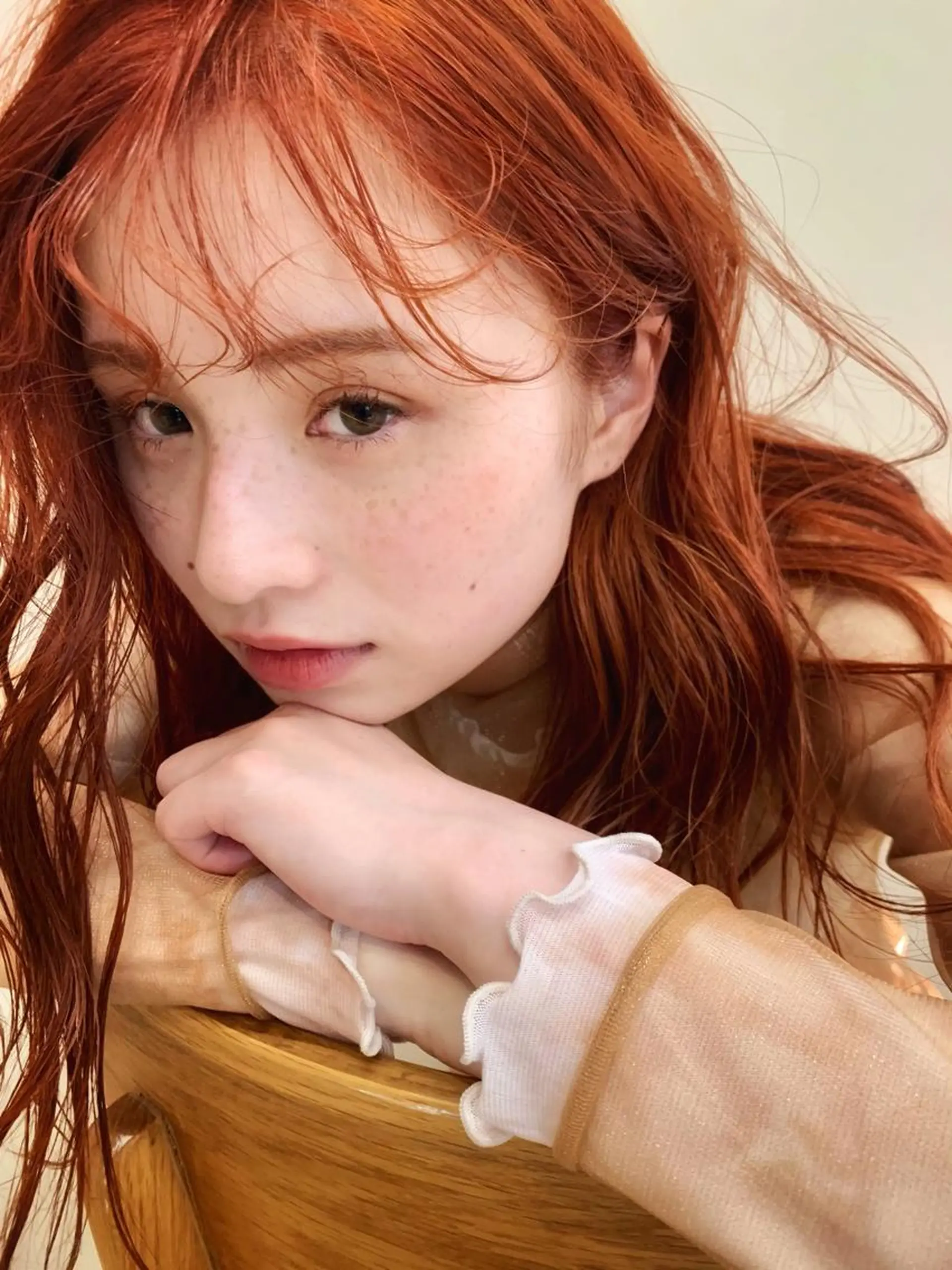 セミロング カラー オレンジ iLi所属・iLi 《イリ》のヘアスタイル