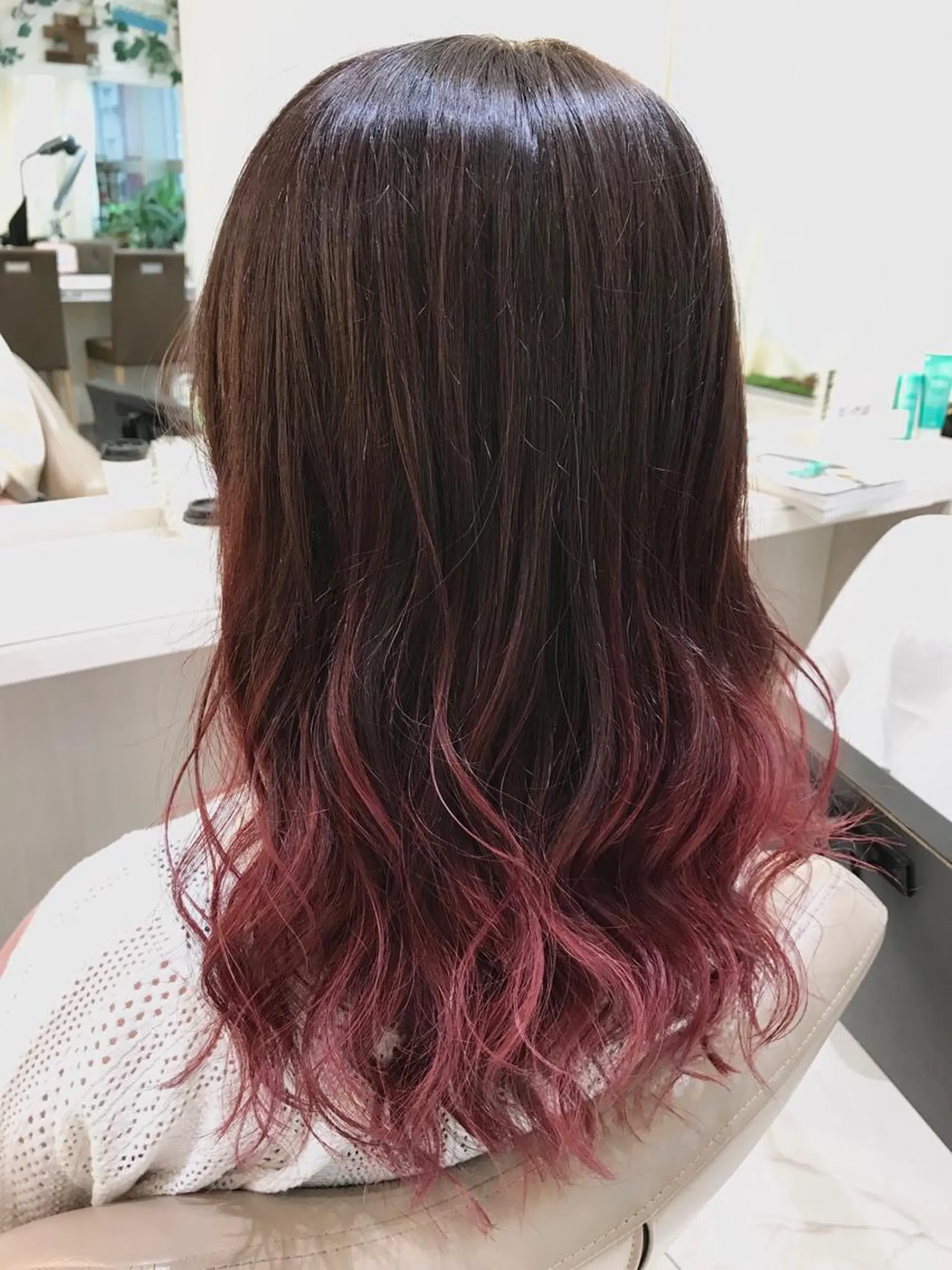 セミロング カラー ボルドーカラー グラデーションカラー トリートメント ヘアセット 清藤 綾のヘアスタイル