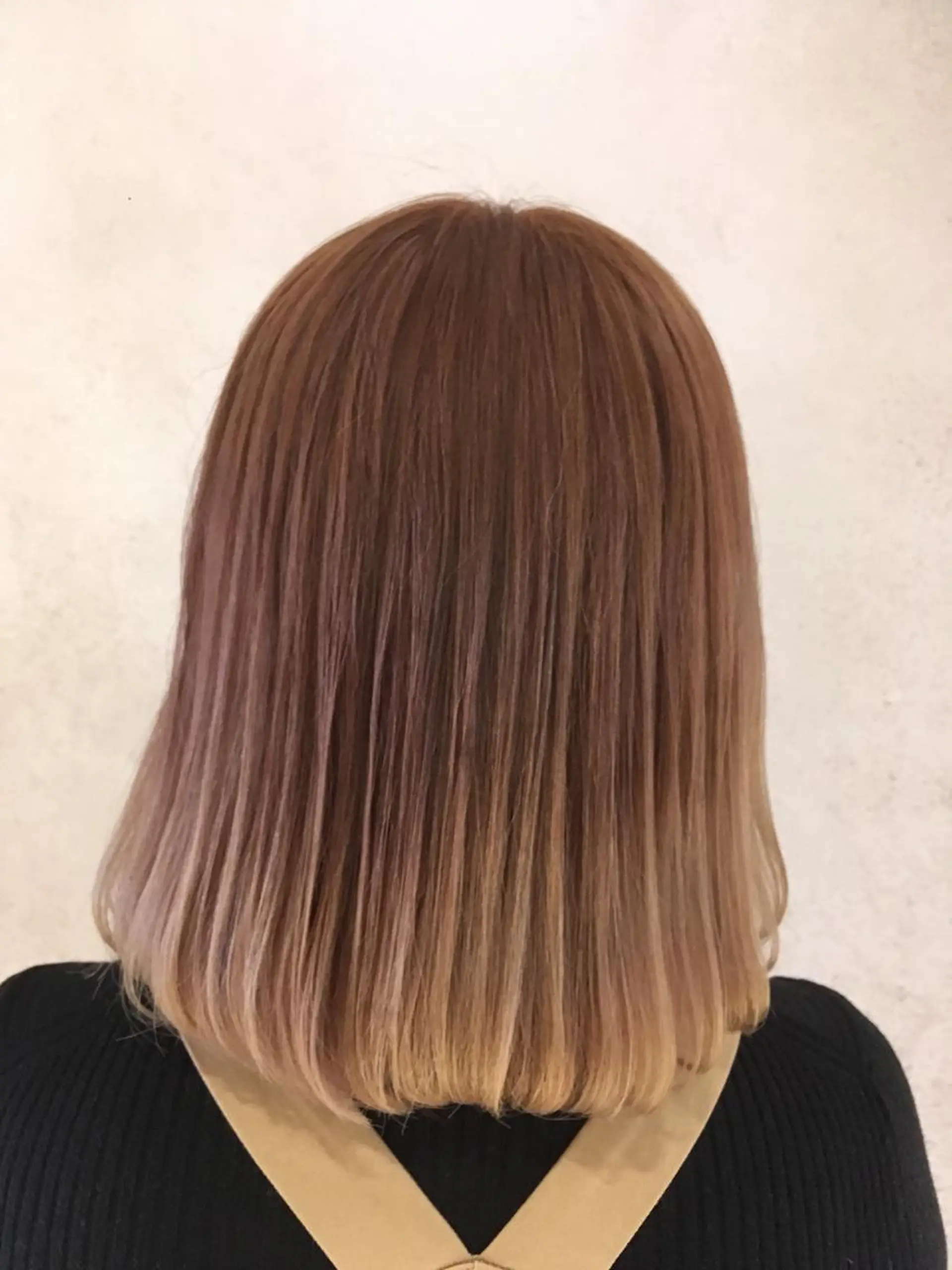 ミディアム カラー ベージュカラー ハイトーンカラー ピンクカラー ピンクベージュ カット ヘアカラー Homey Kyoto所属・吉村 絢乃のヘアスタイル