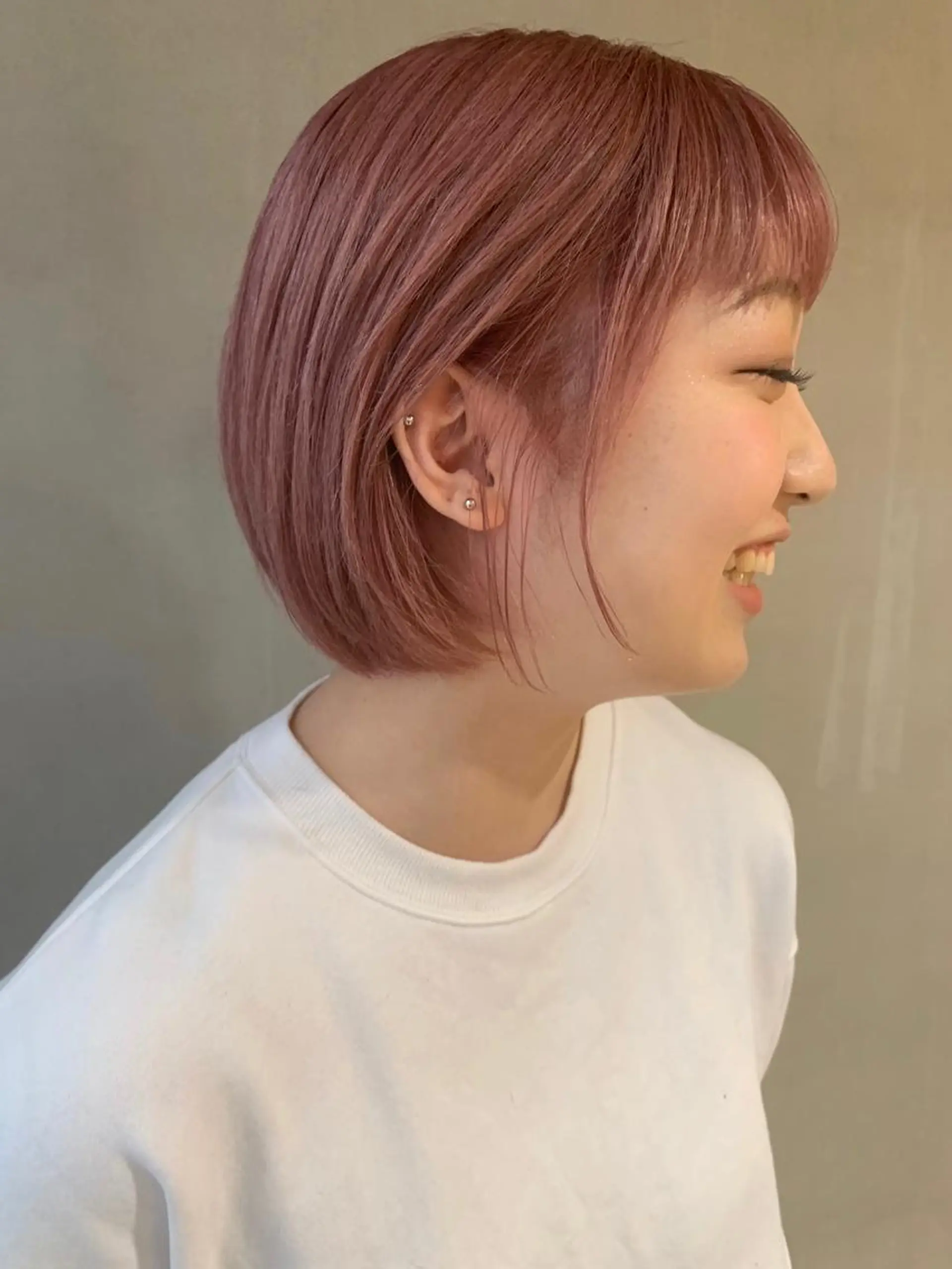ショート カラー ピンクカラー ワイドバング SALOWIN梅田茶屋町店所属・ウルフレイヤーカット /チヒロのヘアスタイル