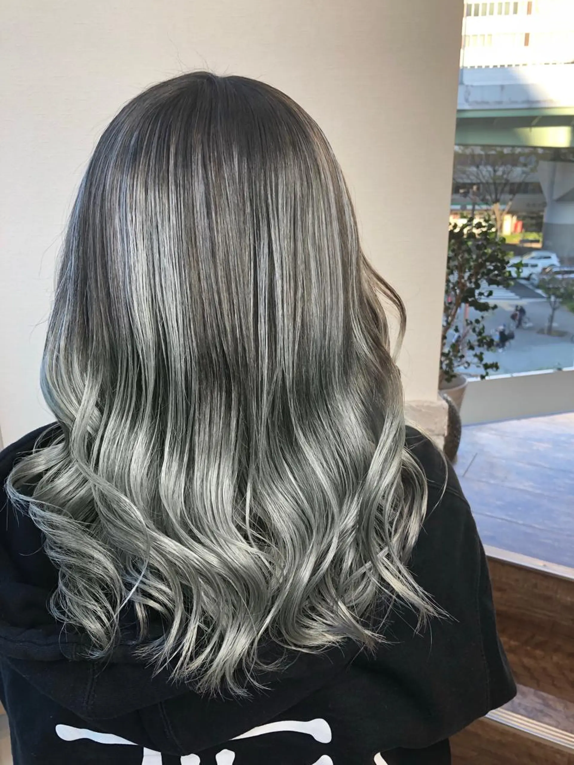 ミディアム レイヤーカット ヘアカラー リュドール名古屋所属・浜田 敦史のヘアスタイル