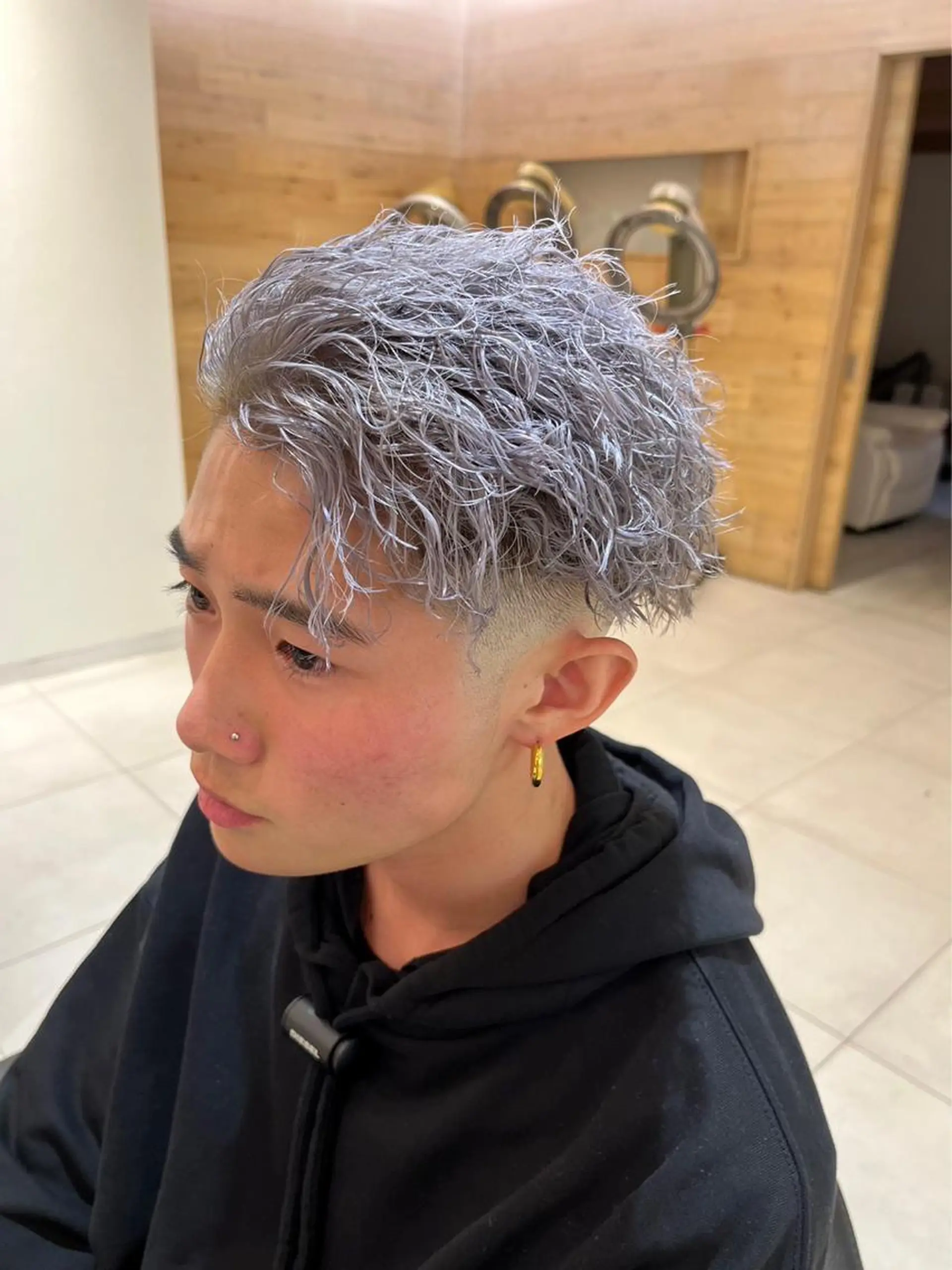 カラー パーマ メンズ メンズブリーチ フェードカット メンズパーマ プードルパーマ 学生（メンズ向け） ヘアカラー パーマ トリートメント L PLACE所属・L PLACE 丸山一希のヘアスタイル