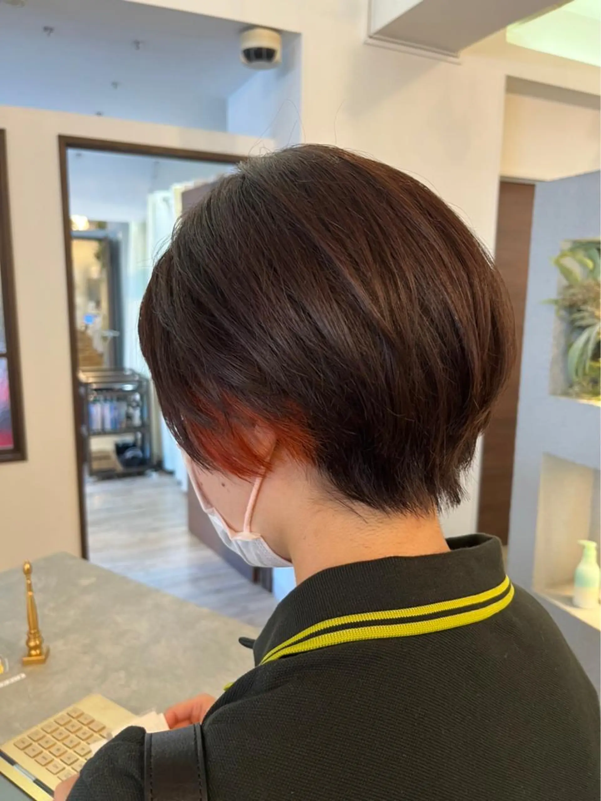 ショート カラー イヤリングカラー オレンジ ショートヘア カット ヘアカラー sato ayaka |透明感カラー🫧のヘアスタイル