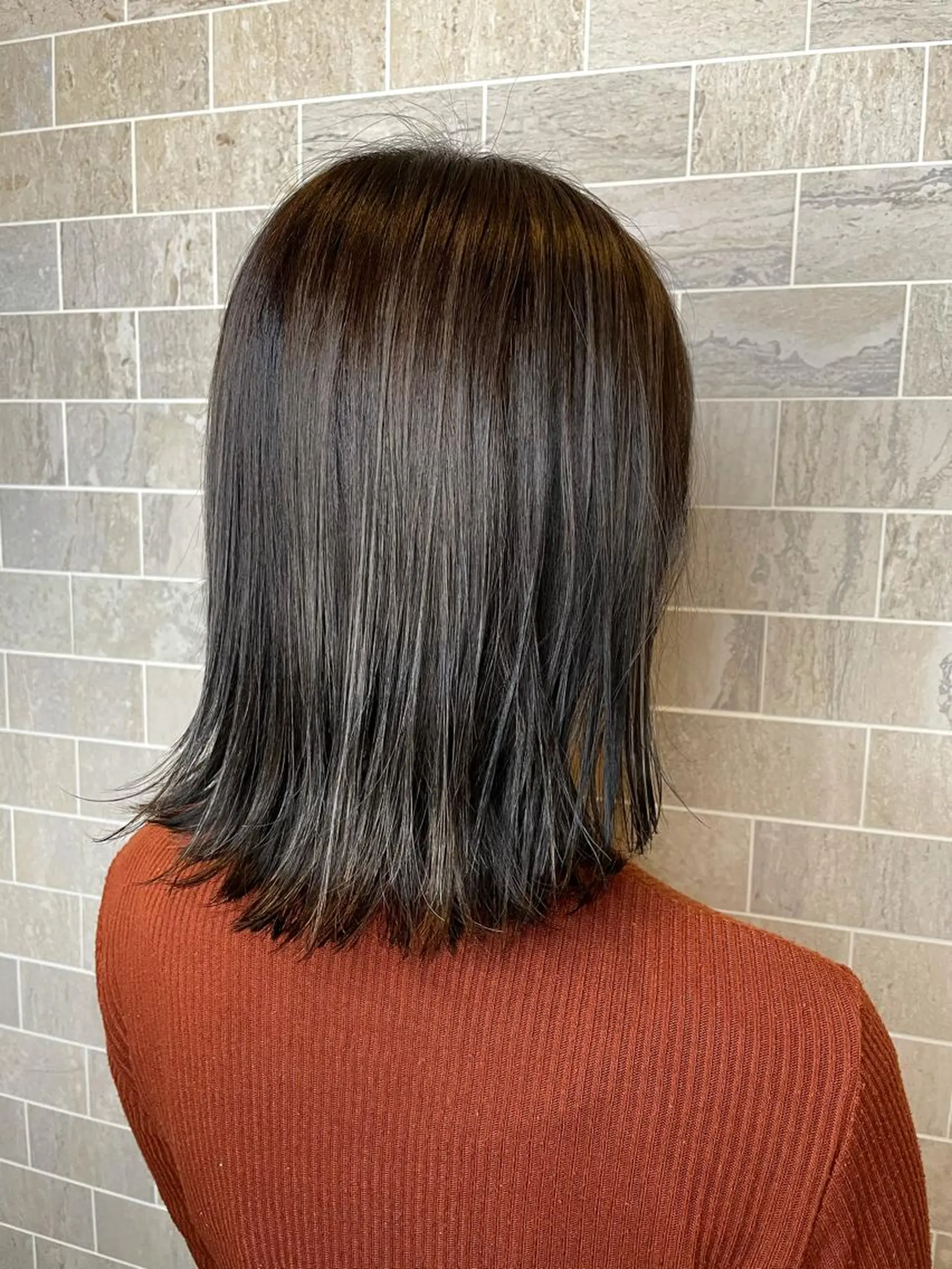 ミディアム ブリーチ毛矯正.髪質 改善.髪にドラマをのヘアスタイル